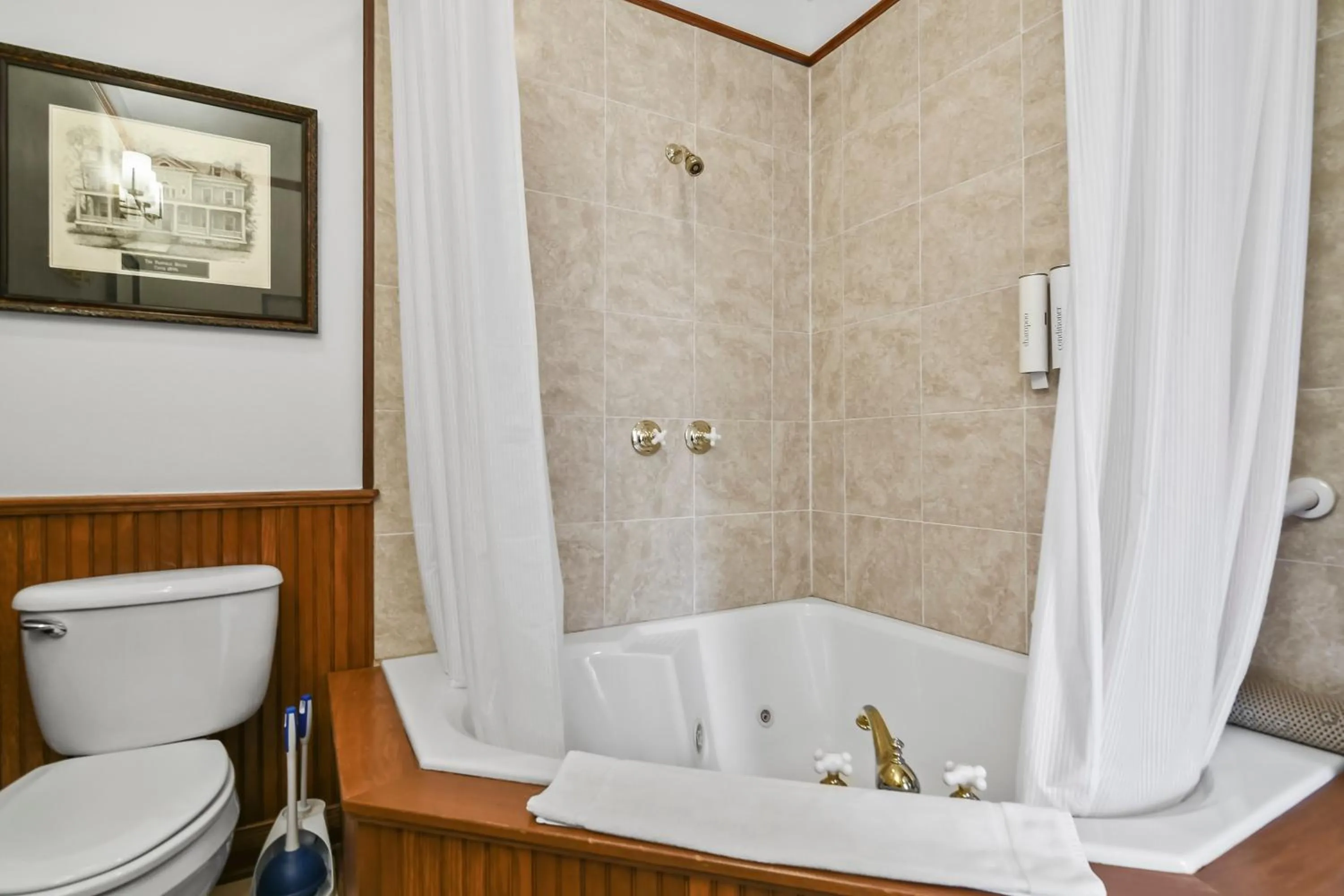 Shower in The Pasfield House