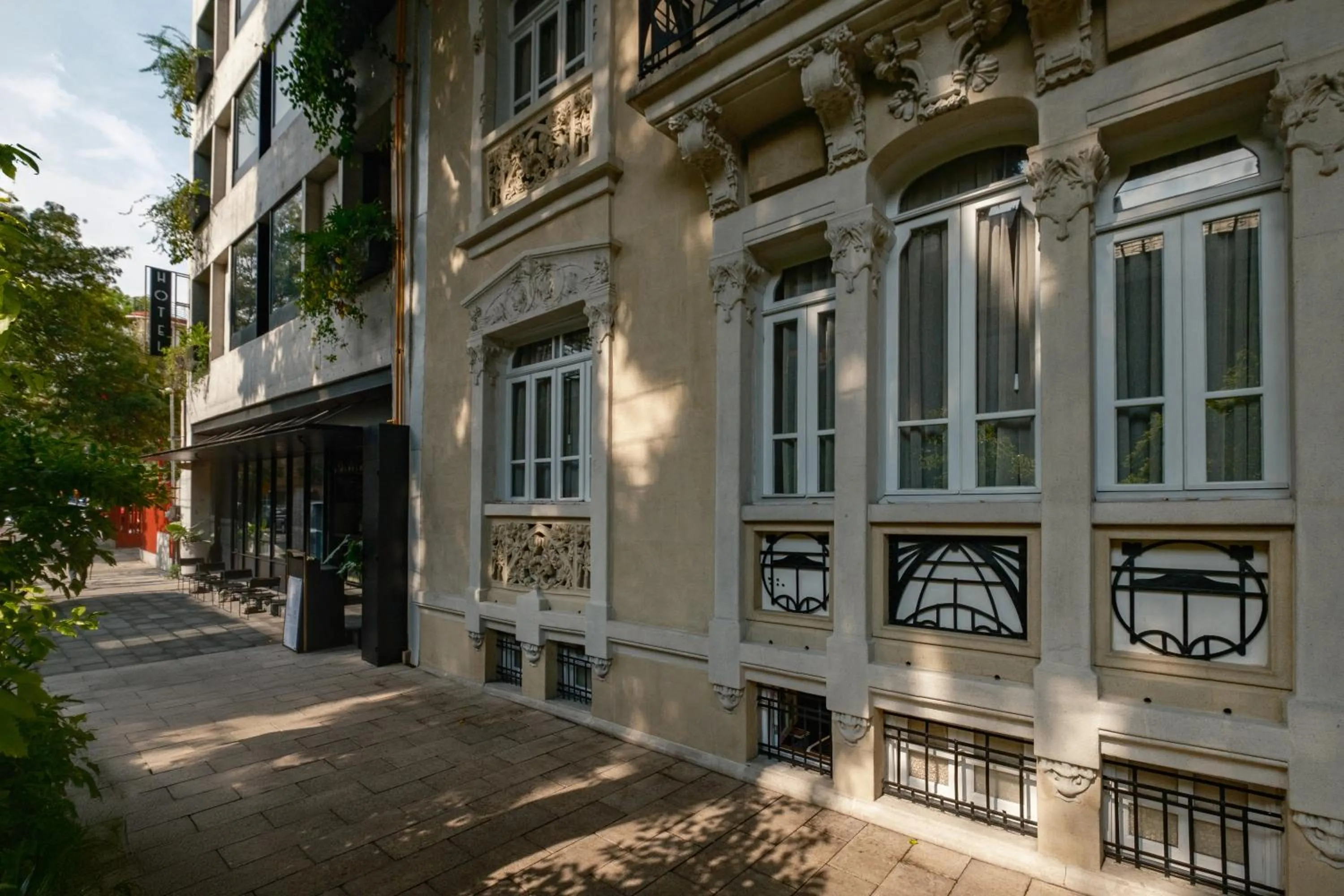 Property building in Hotel Casa Izel Roma Norte