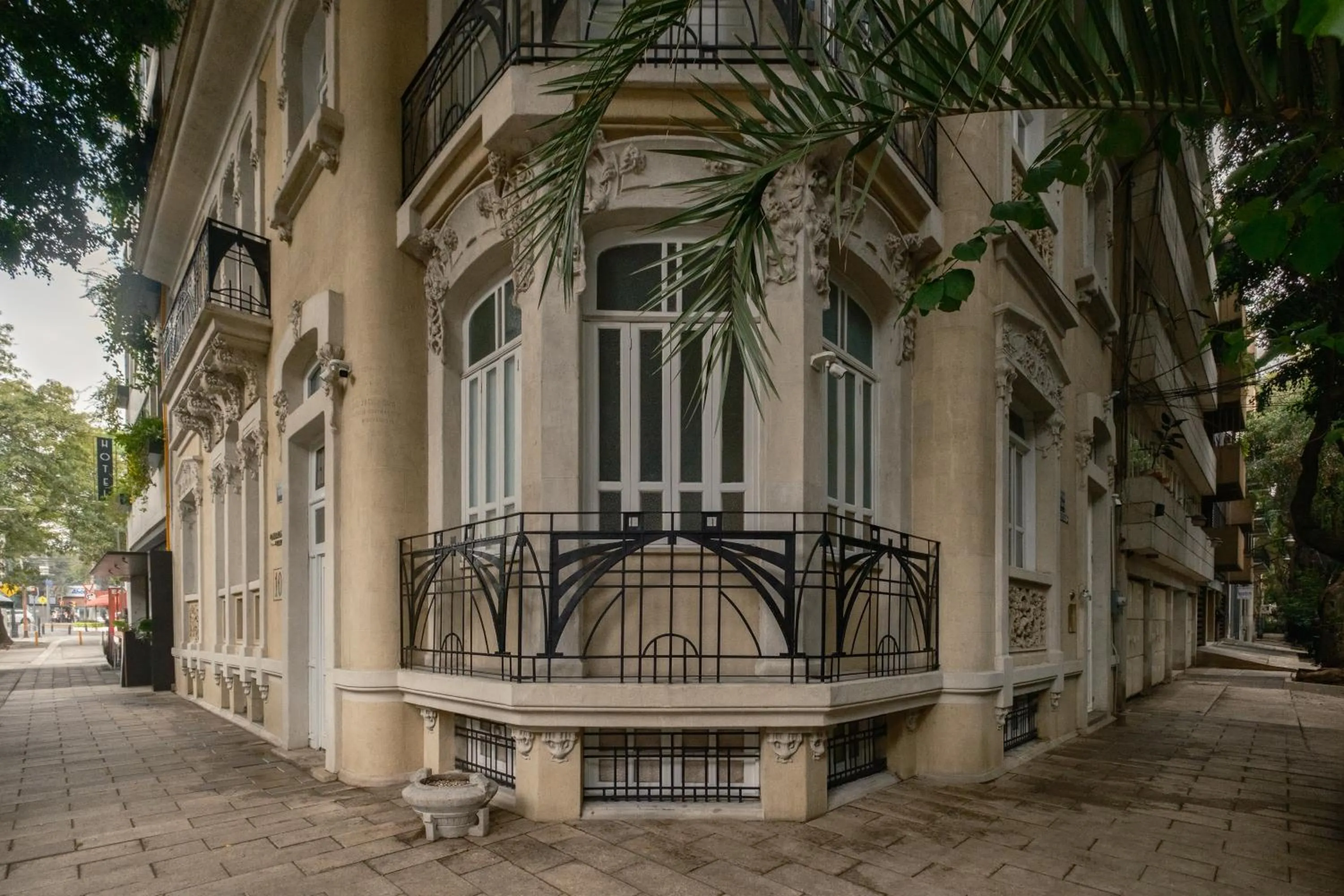 Property building in Hotel Casa Izel Roma Norte