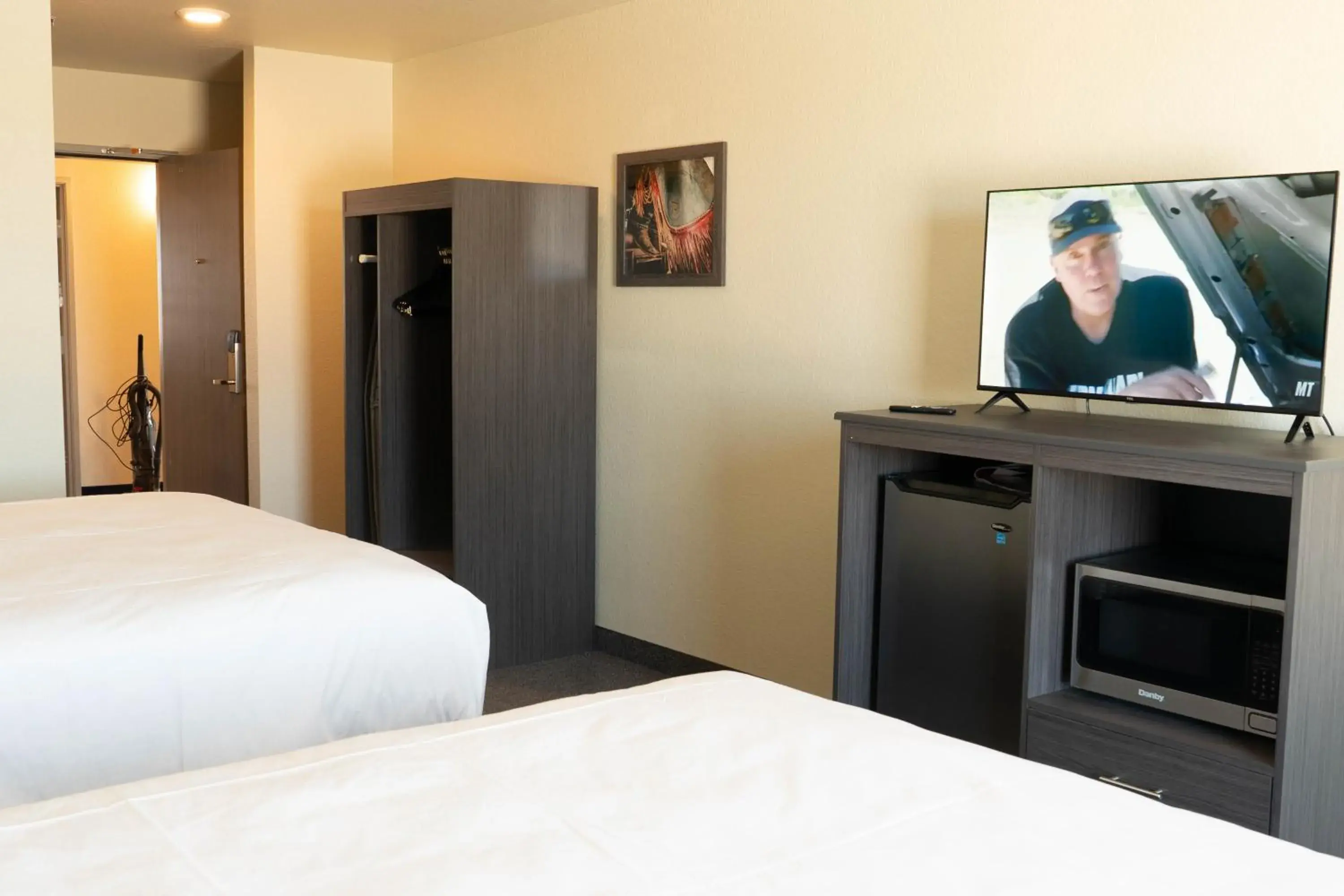 Iron Creek Inn & Suites Iron Creek Inn & Suites