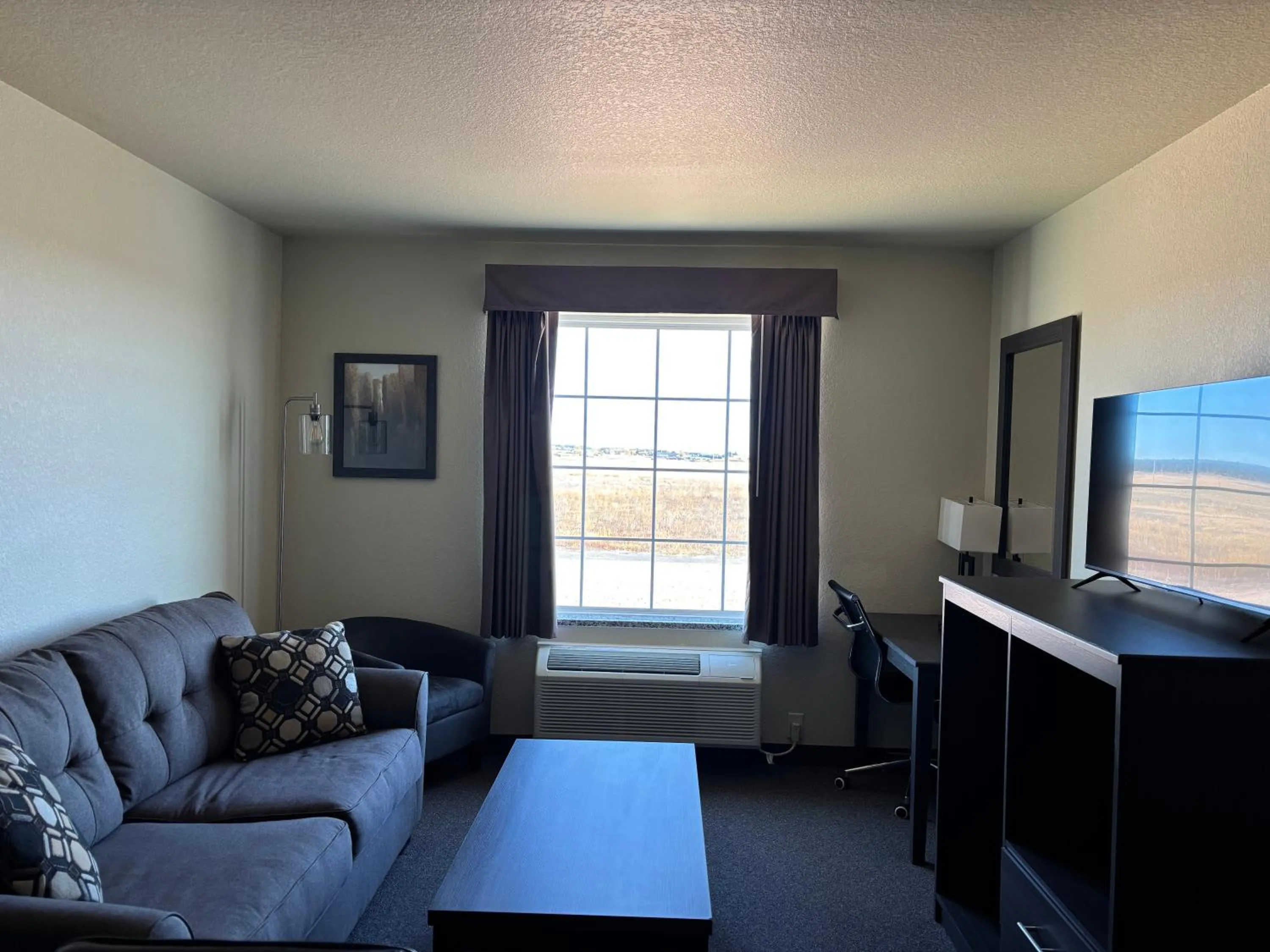 TV and multimedia in Iron Creek Inn & Suites