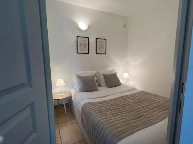 Bed in DOMAINE LOU BEL AZUR - Charmant