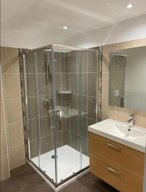 Shower in DOMAINE LOU BEL AZUR - Charmant