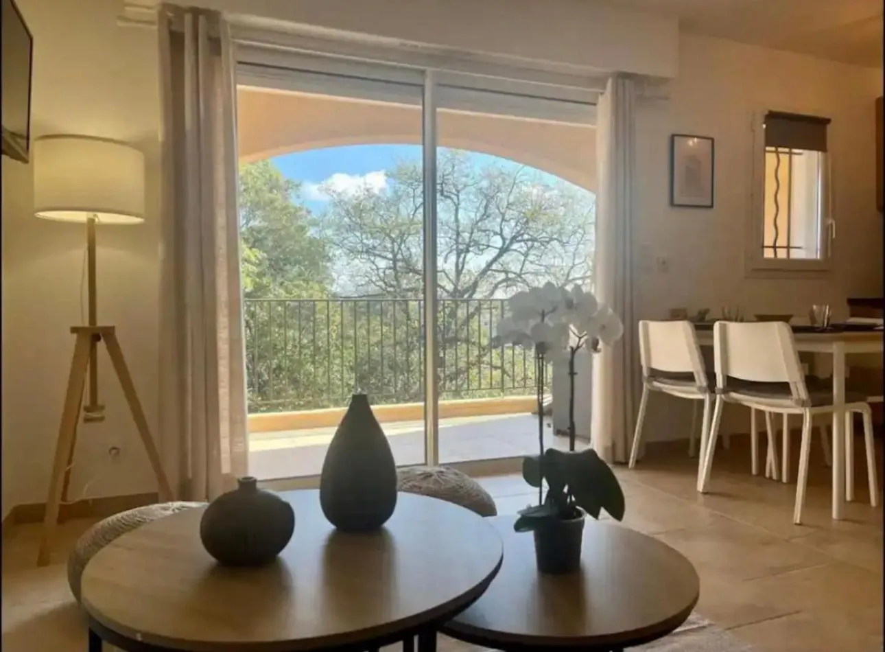 Living room in DOMAINE LOU BEL AZUR - Charmant