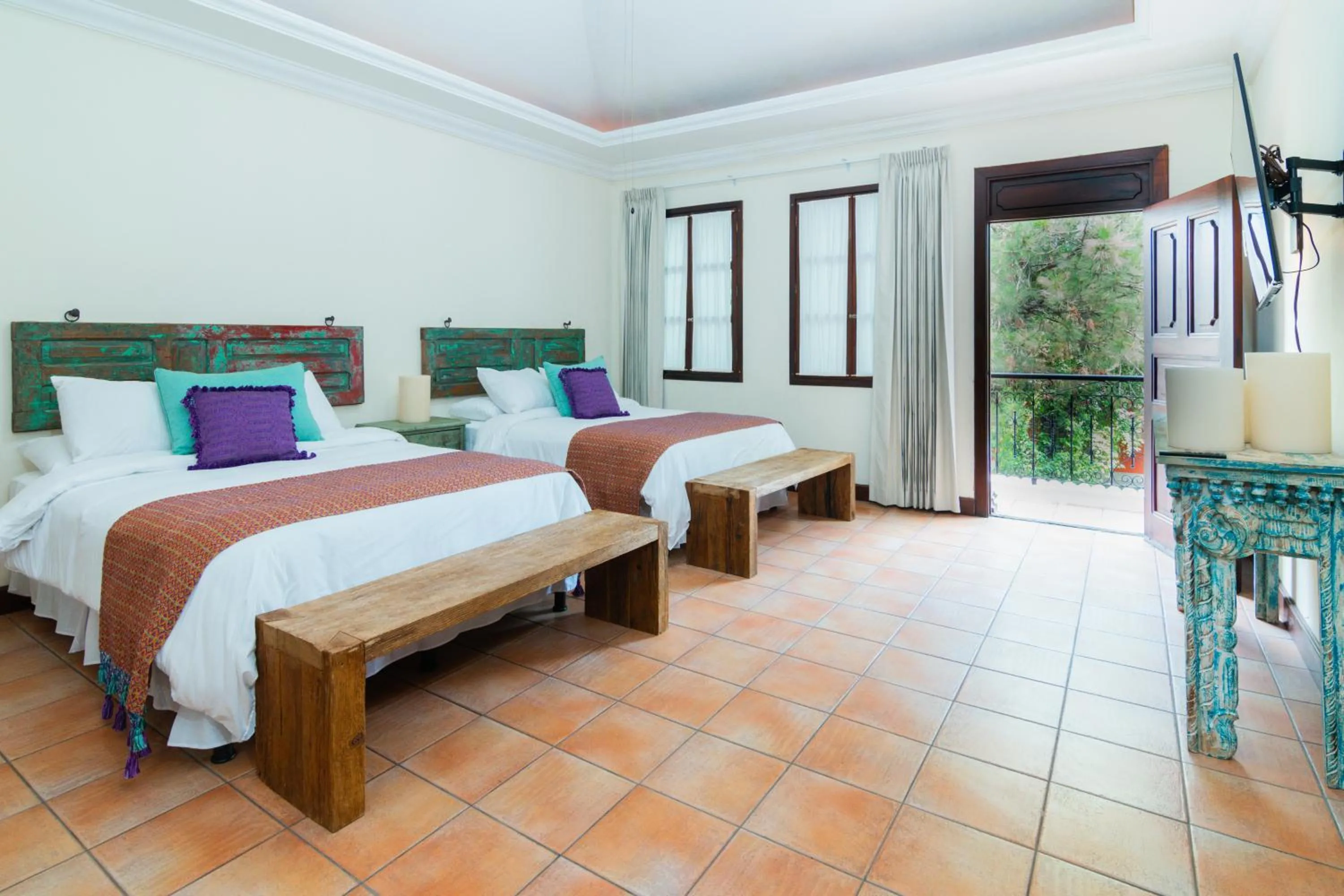 Queen Room with Two Queen Beds - single occupancy in Santa Margarita