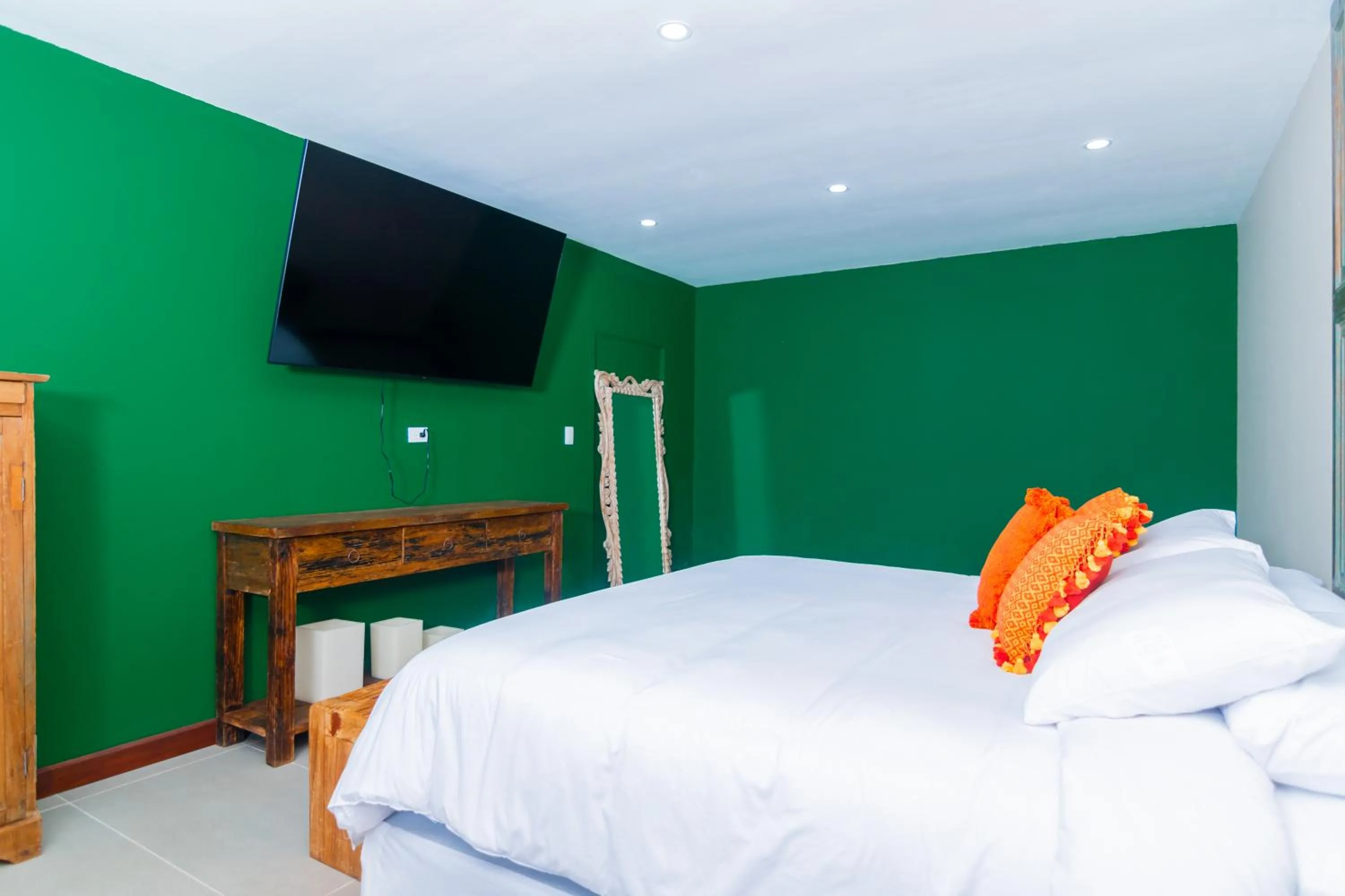 Deluxe Double Room with Bath - single occupancy in Santa Margarita
