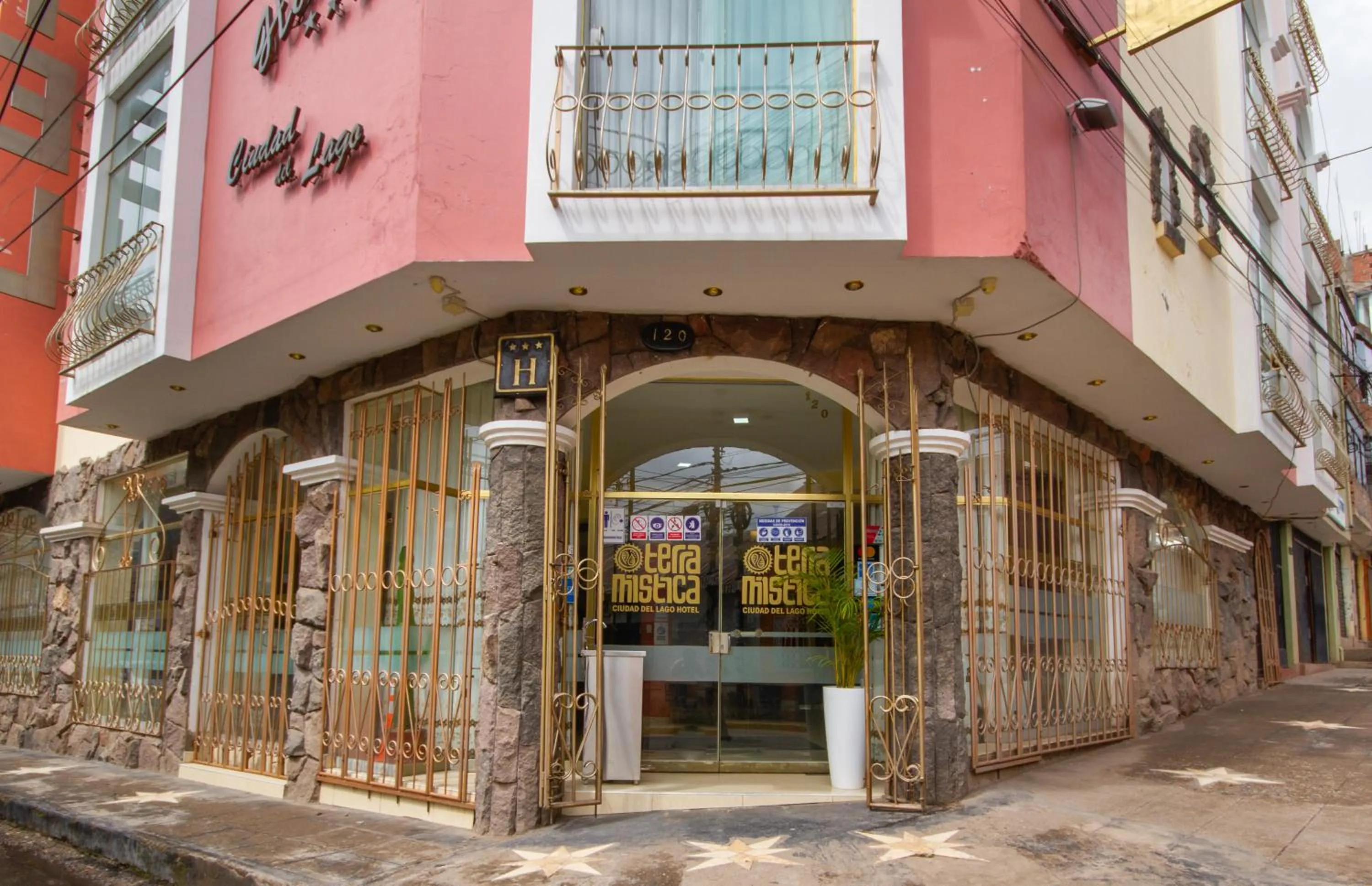 Facade/entrance in TerraMistica - Puno Centro