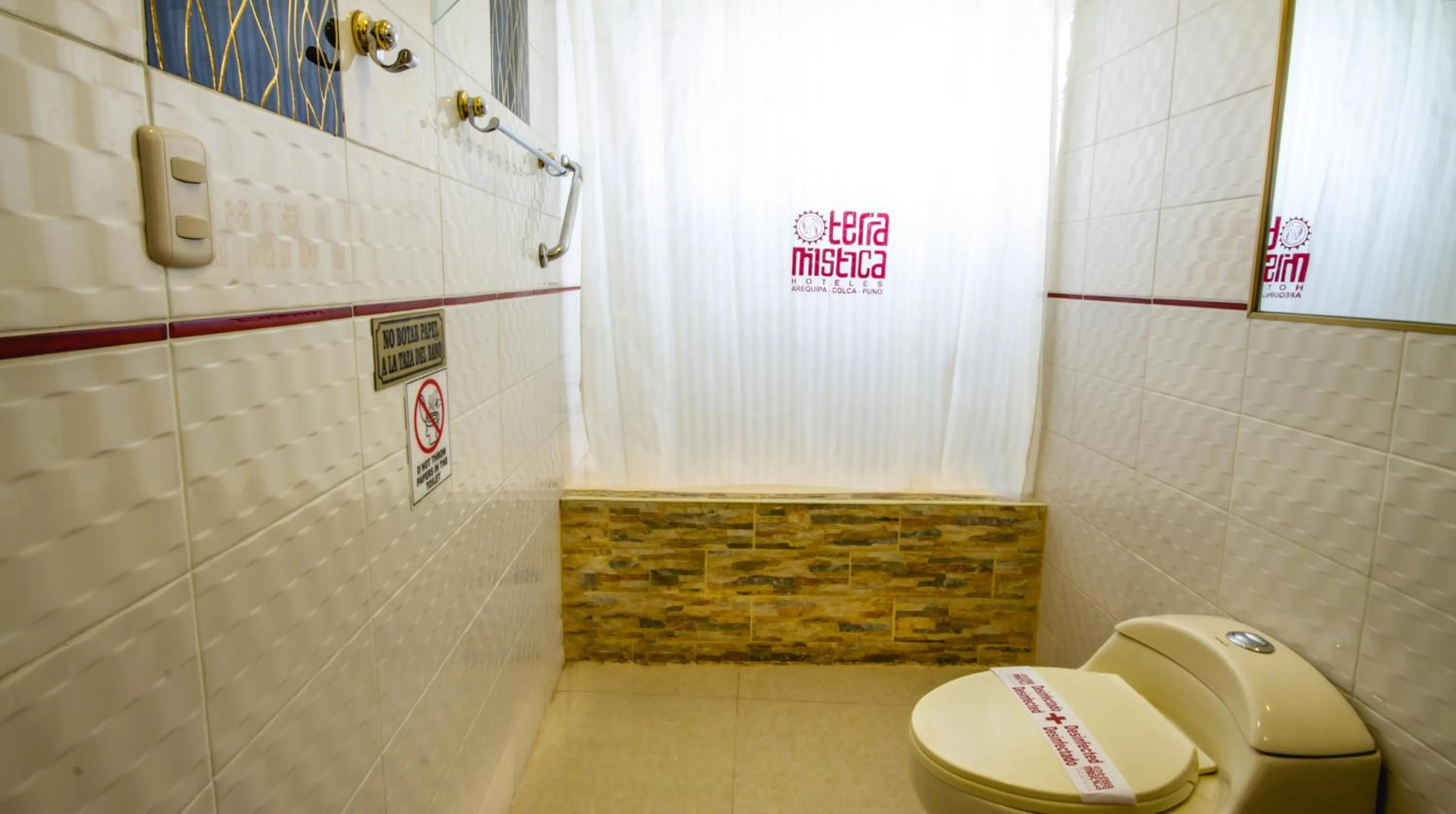 Shower in TerraMistica - Puno Centro