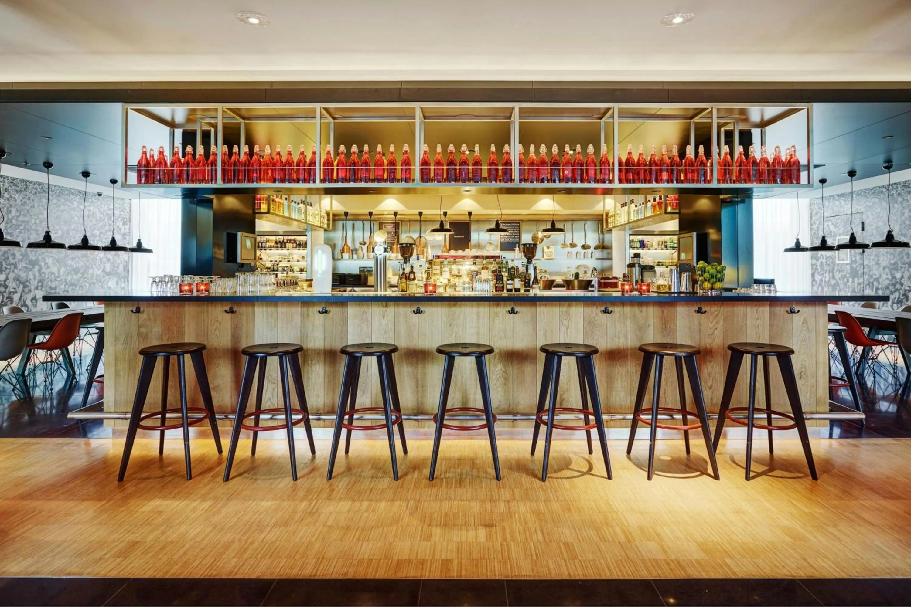 Restaurant/places to eat in citizenM Schiphol Airport