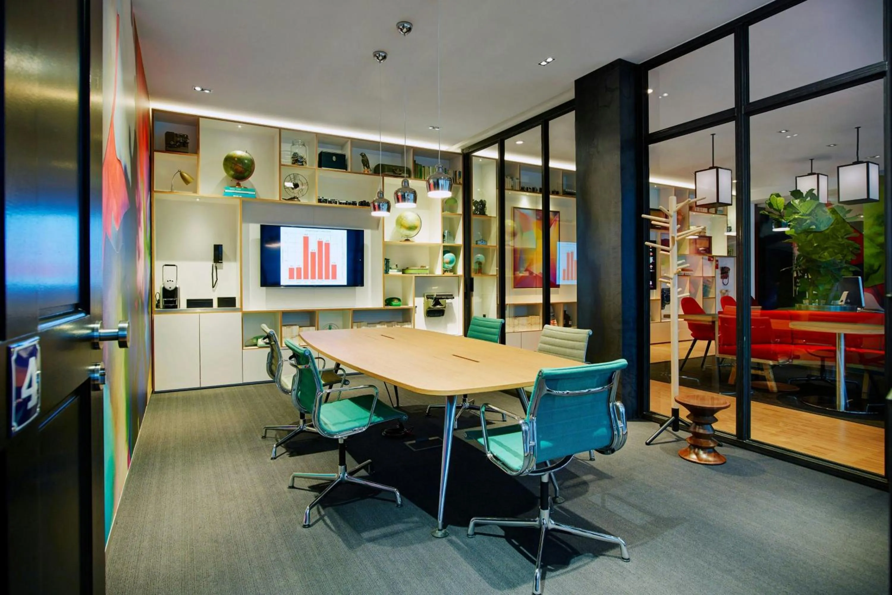 Meeting/conference room in citizenM Schiphol Airport