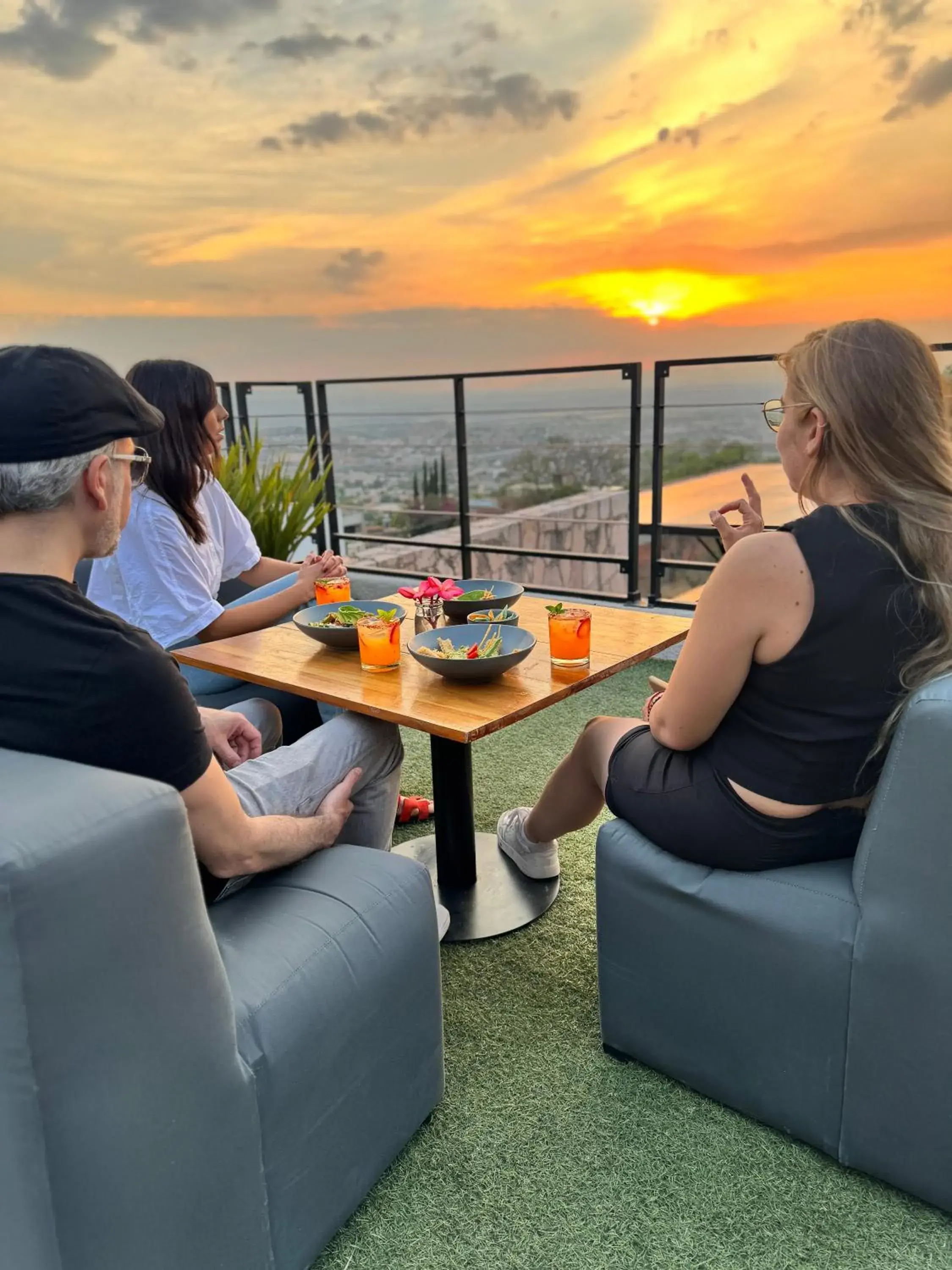 Lounge or bar in Ilo Rojo Hotel Boutique Lounge or bar in Ilo Rojo Hotel Boutique