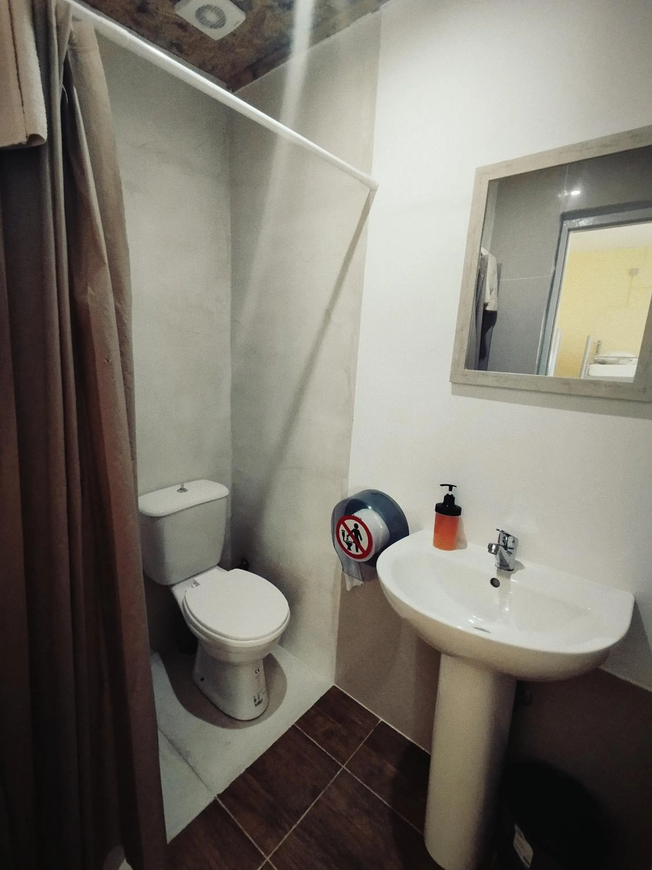 Shower in Chania Hostel Youth 18-50