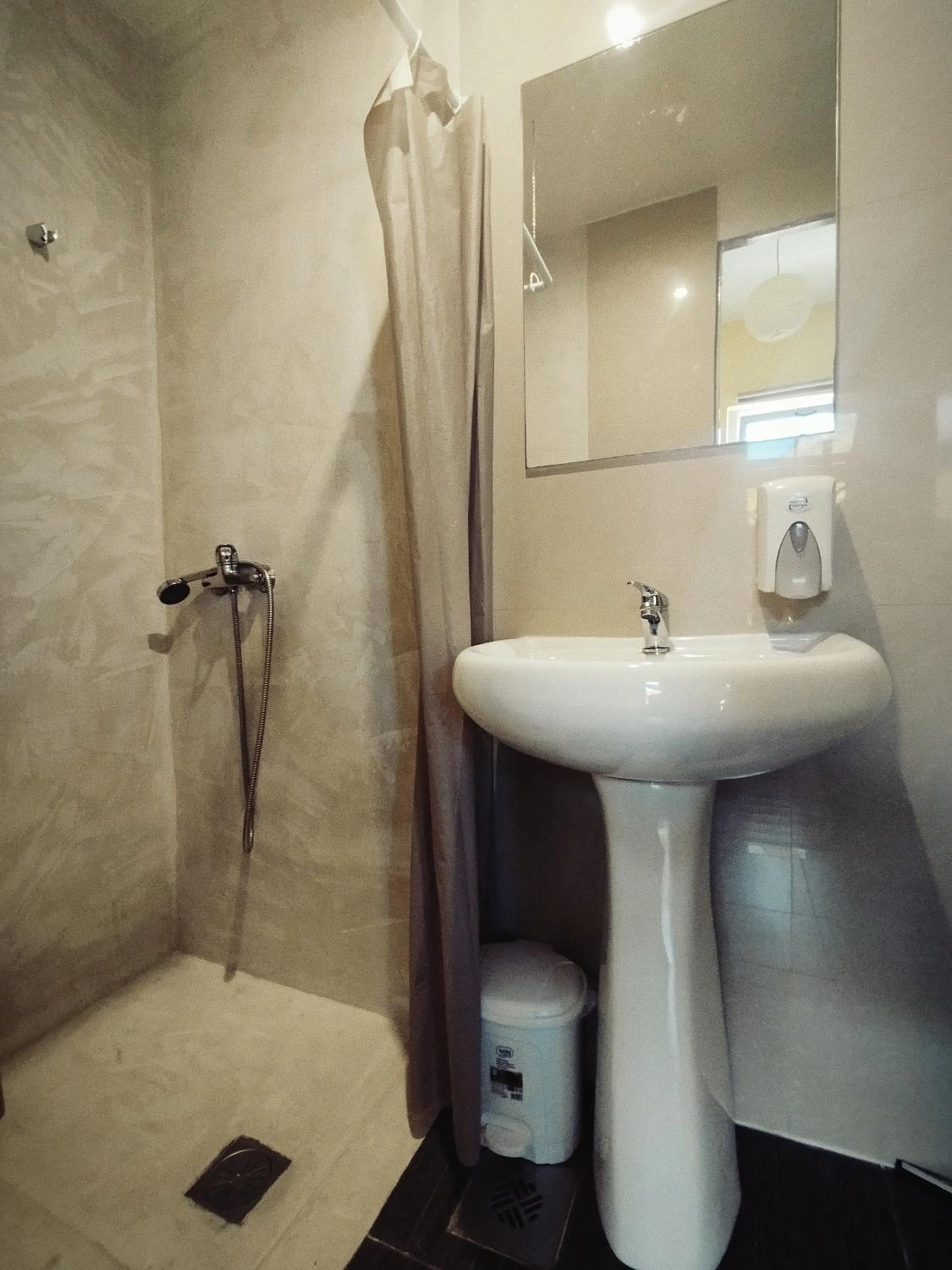 Shower in Chania Hostel Youth 18-50