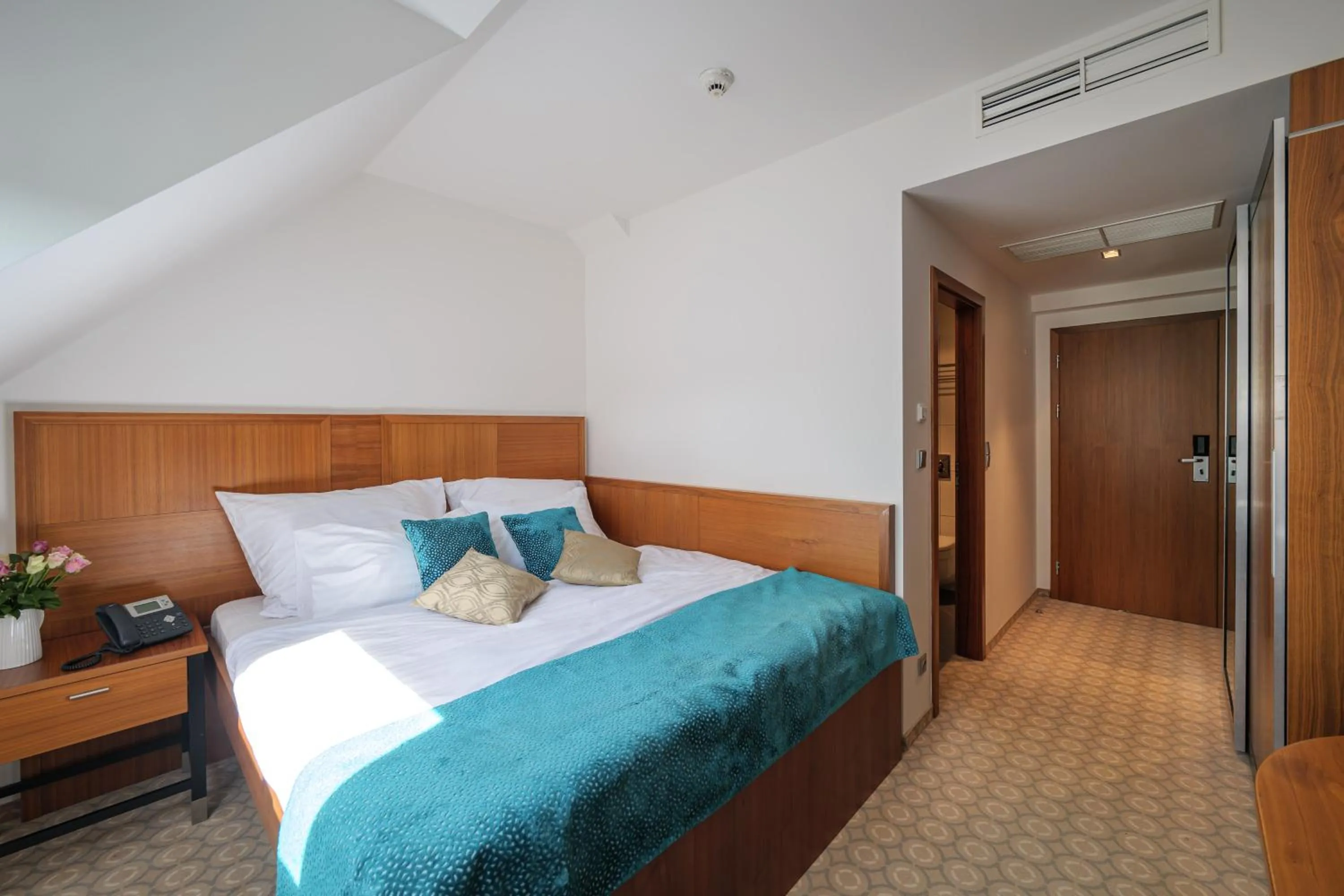 Bedroom, Bed in Hotel Silenzio