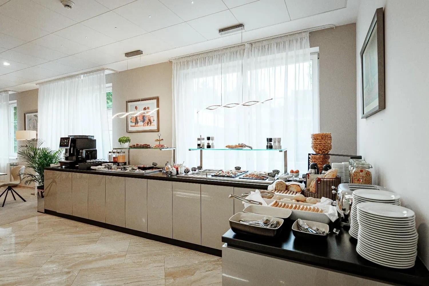 Breakfast in Hotel Silenzio