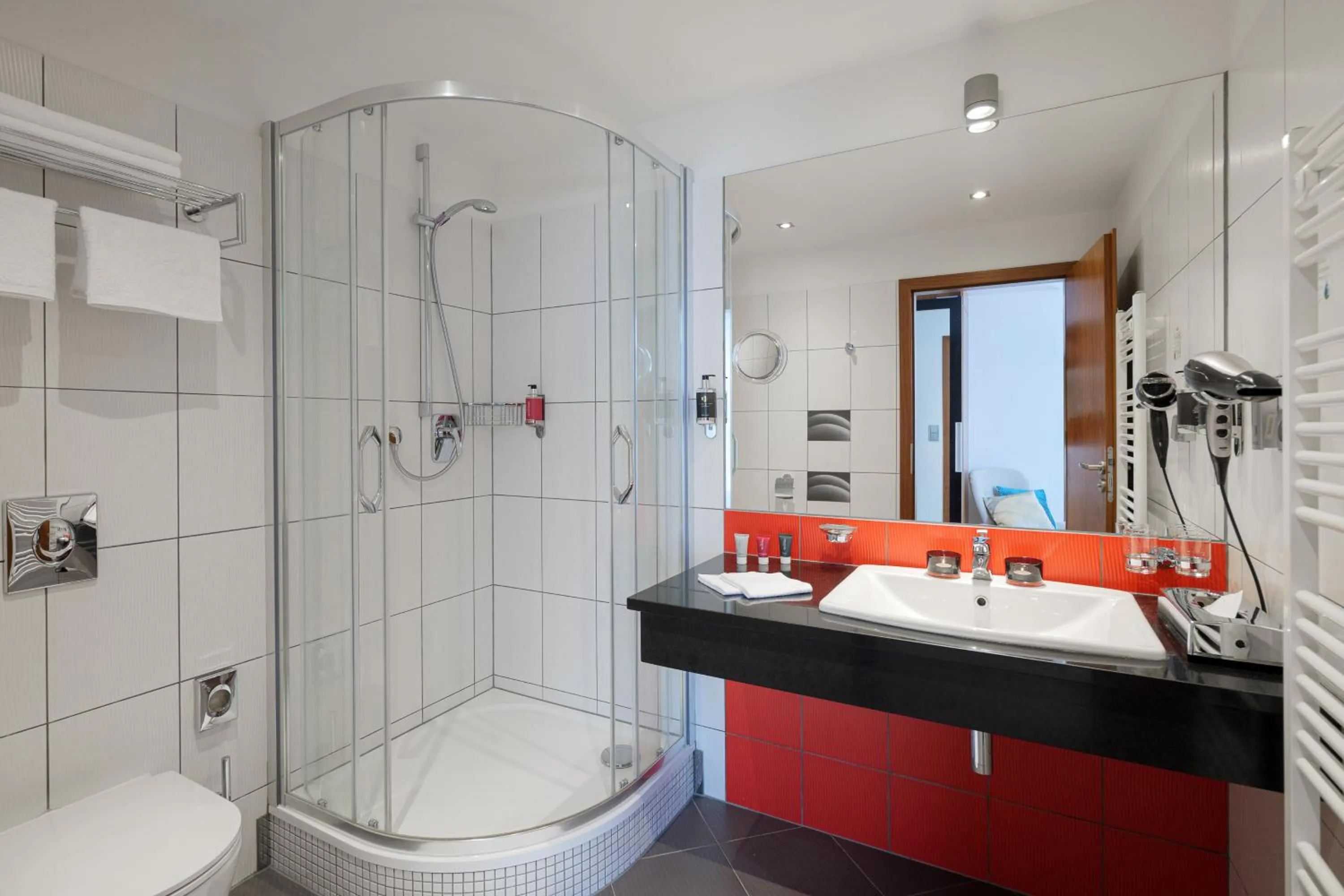 Shower in Hotel Silenzio