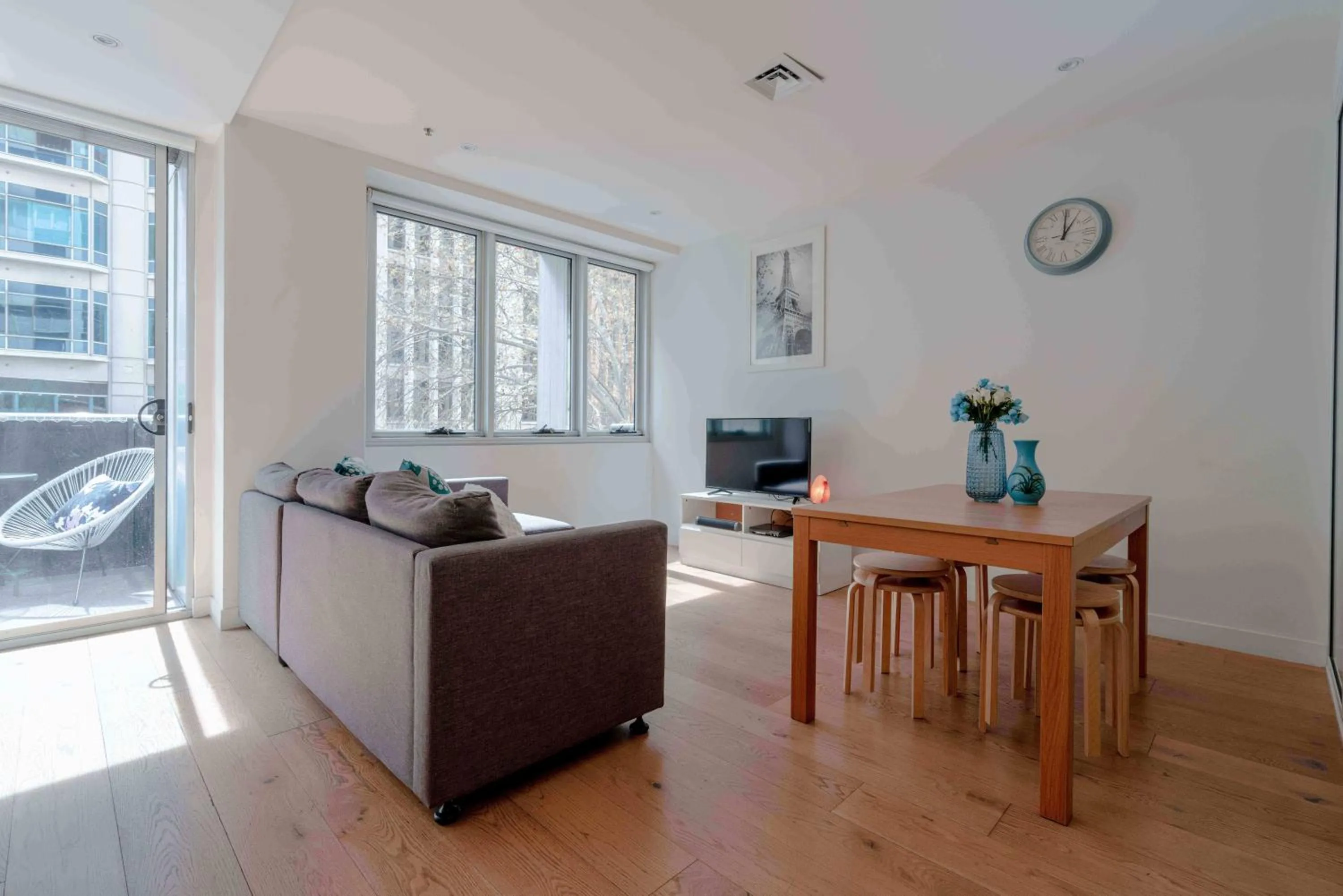 Family Two-Bedroom Apartment with View in Absolute Collins Apartments