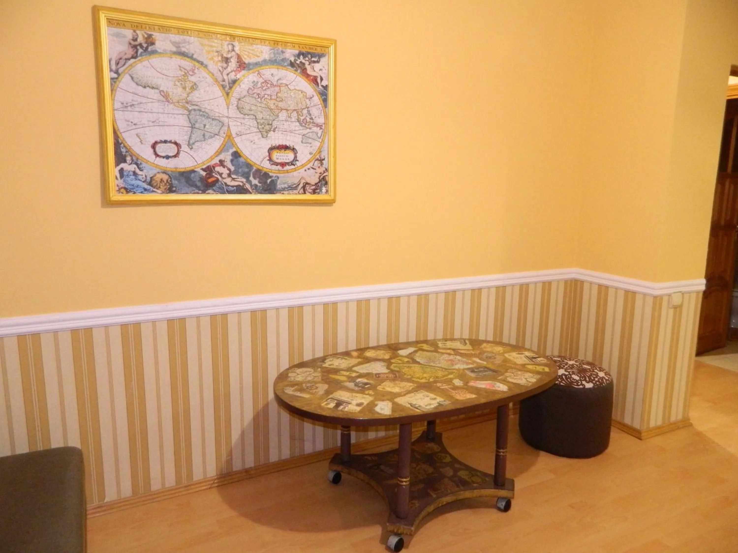 Seating area in Babylon Apartments