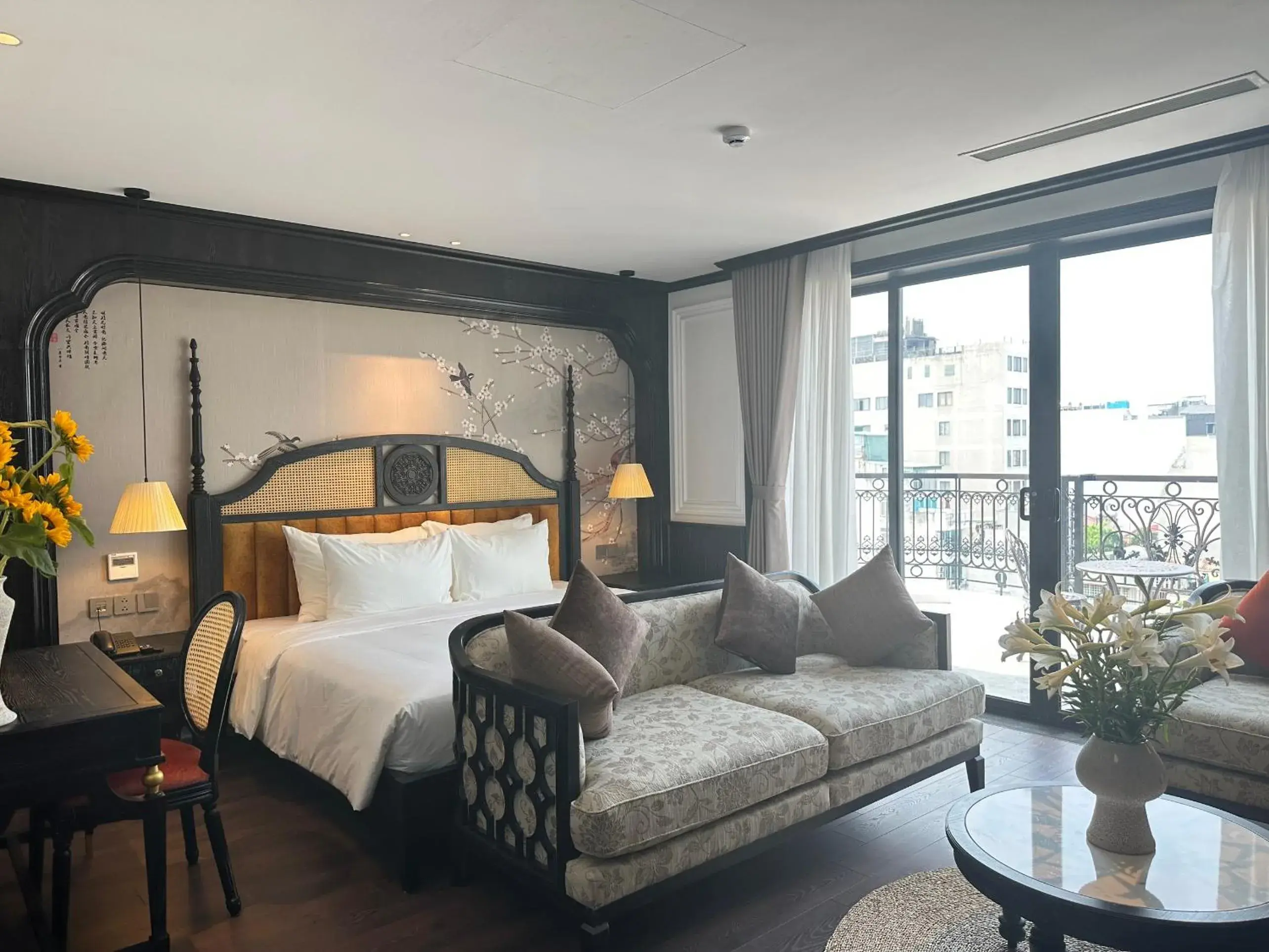 Bed in Luxe Paradise Premium Hotel Pham Hong Thai Bed in Luxe Paradise Premium Hotel Pham Hong Thai