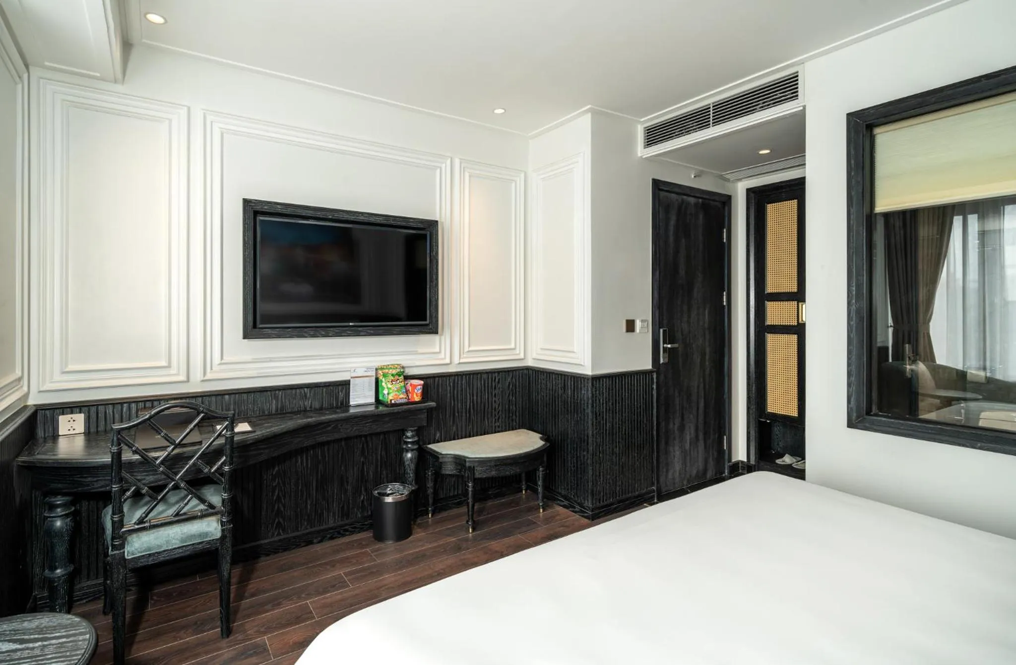 TV and multimedia, Bed in Luxe Paradise Premium Hotel Pham Hong Thai