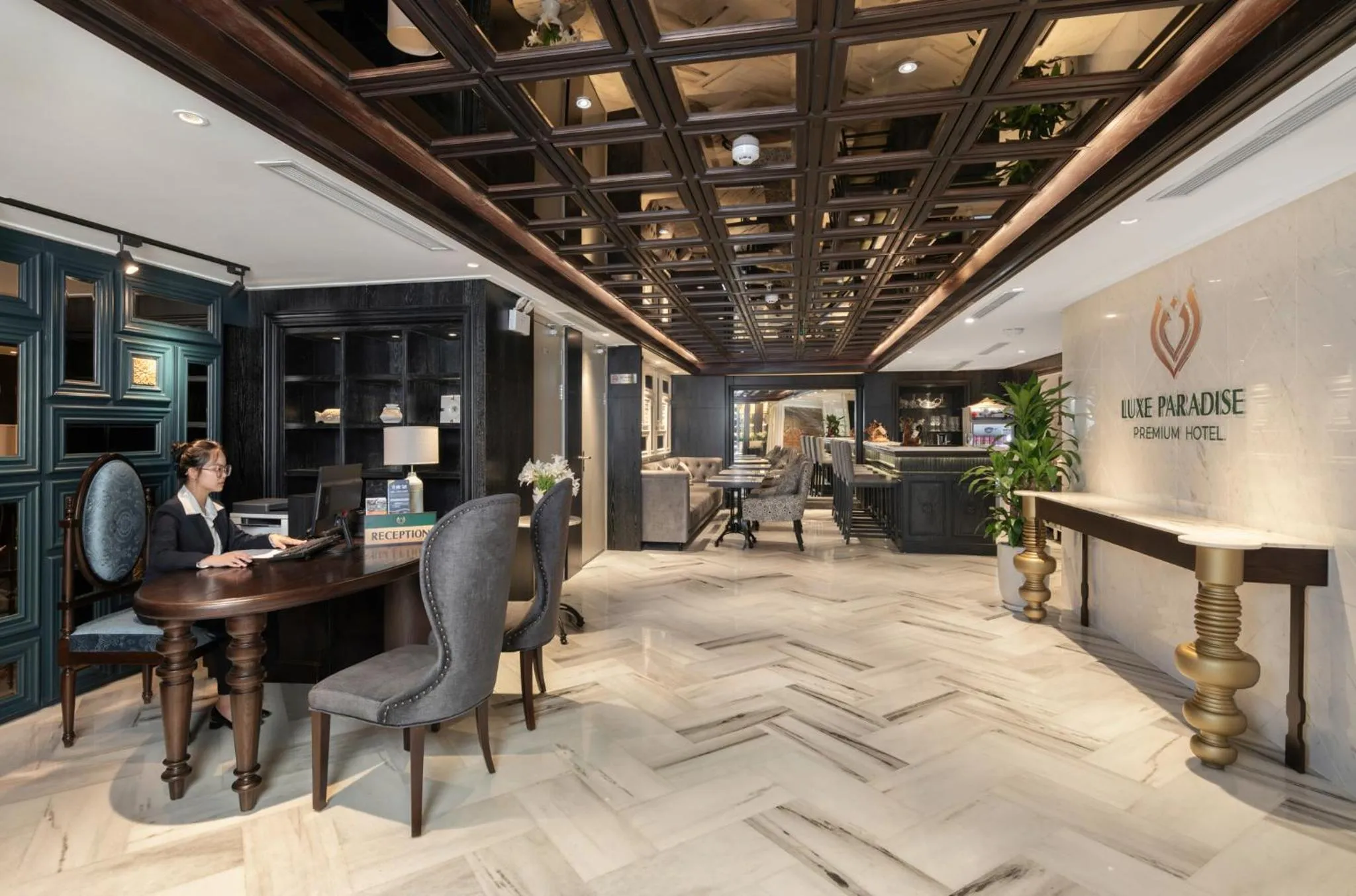 Lobby or reception in Luxe Paradise Premium Hotel Pham Hong Thai