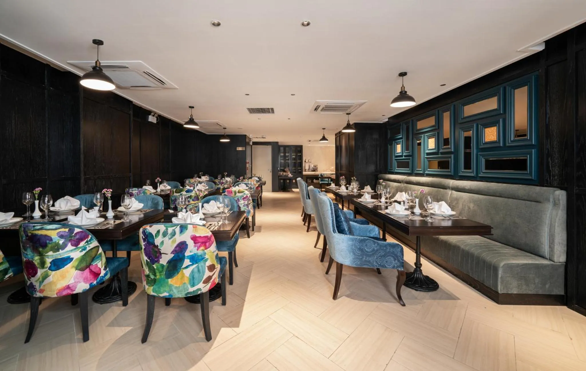 Restaurant/places to eat in Luxe Paradise Premium Hotel Pham Hong Thai