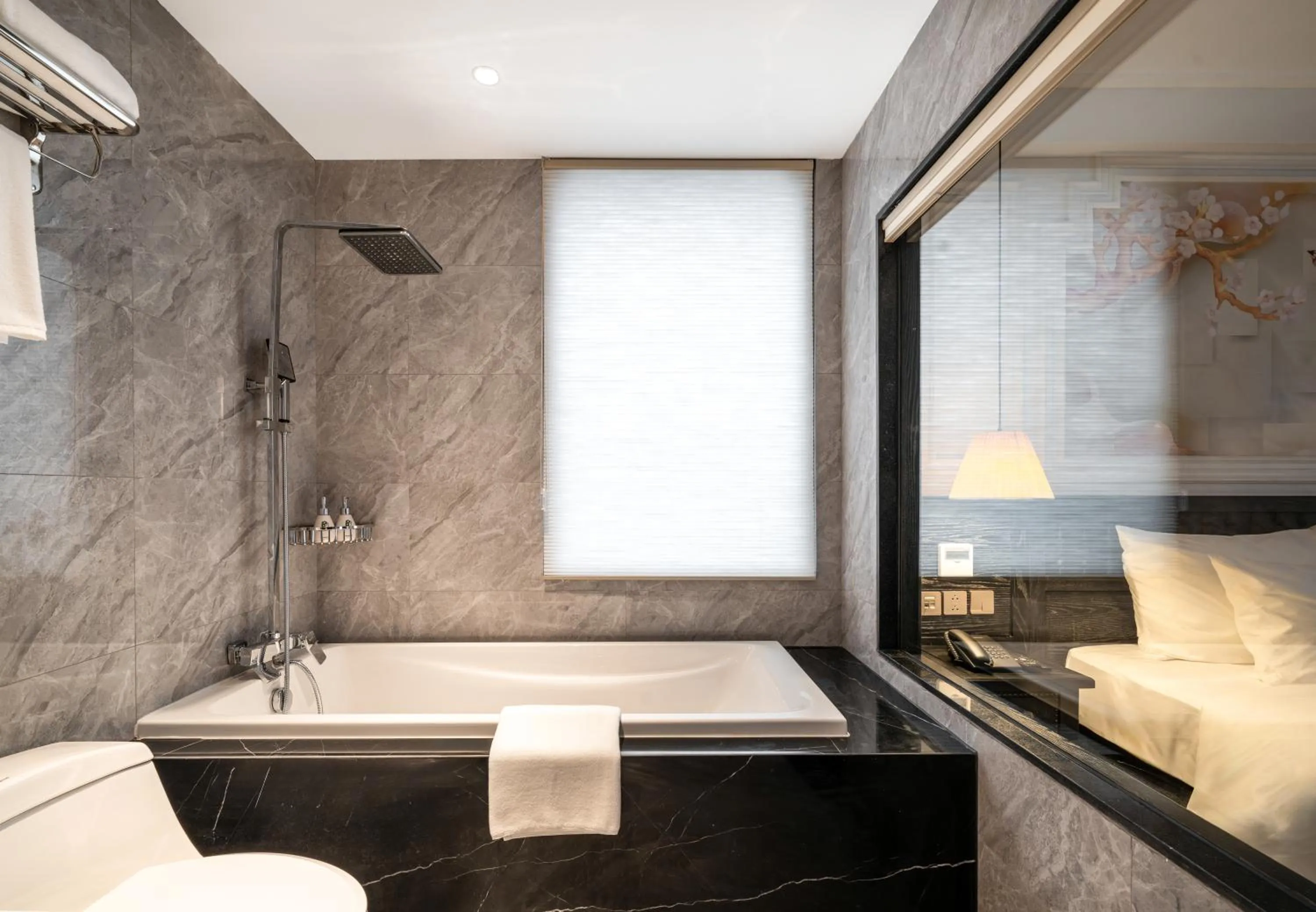 Shower in Luxe Paradise Premium Hotel Pham Hong Thai