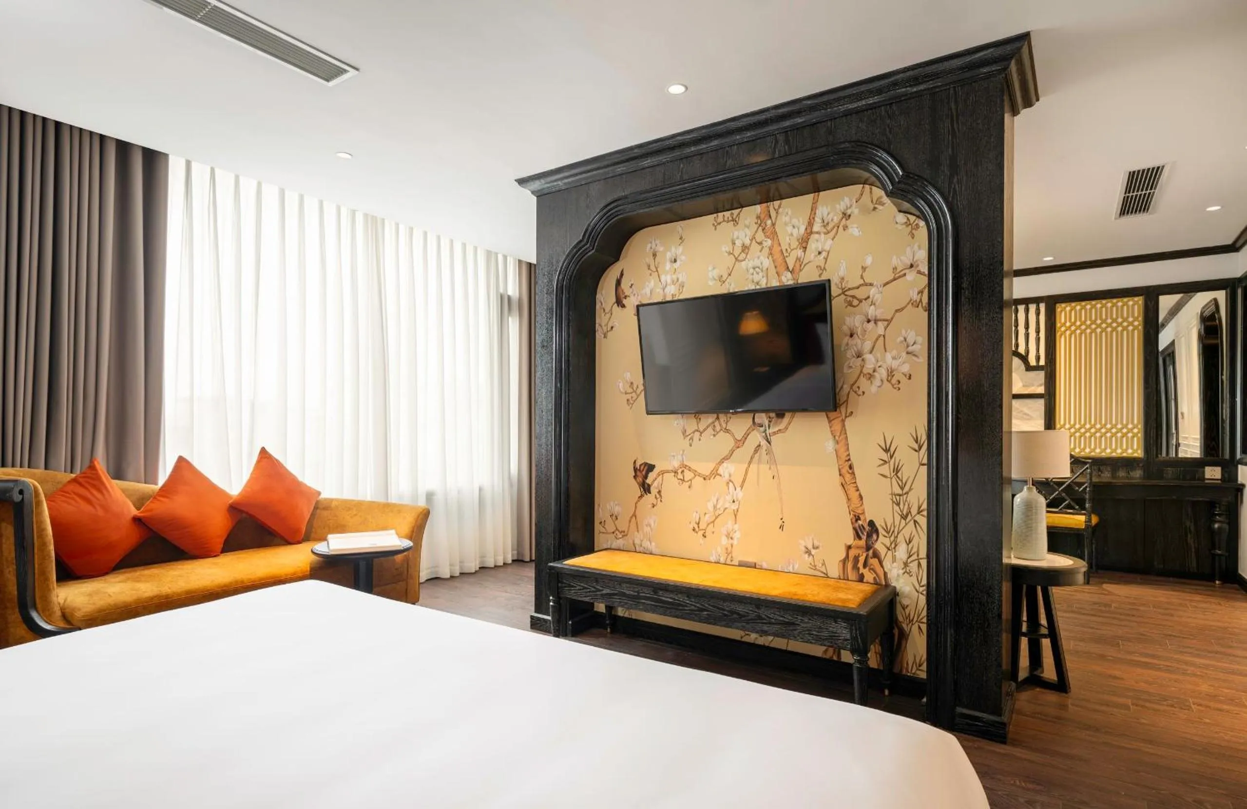 Bed in Luxe Paradise Premium Hotel Pham Hong Thai