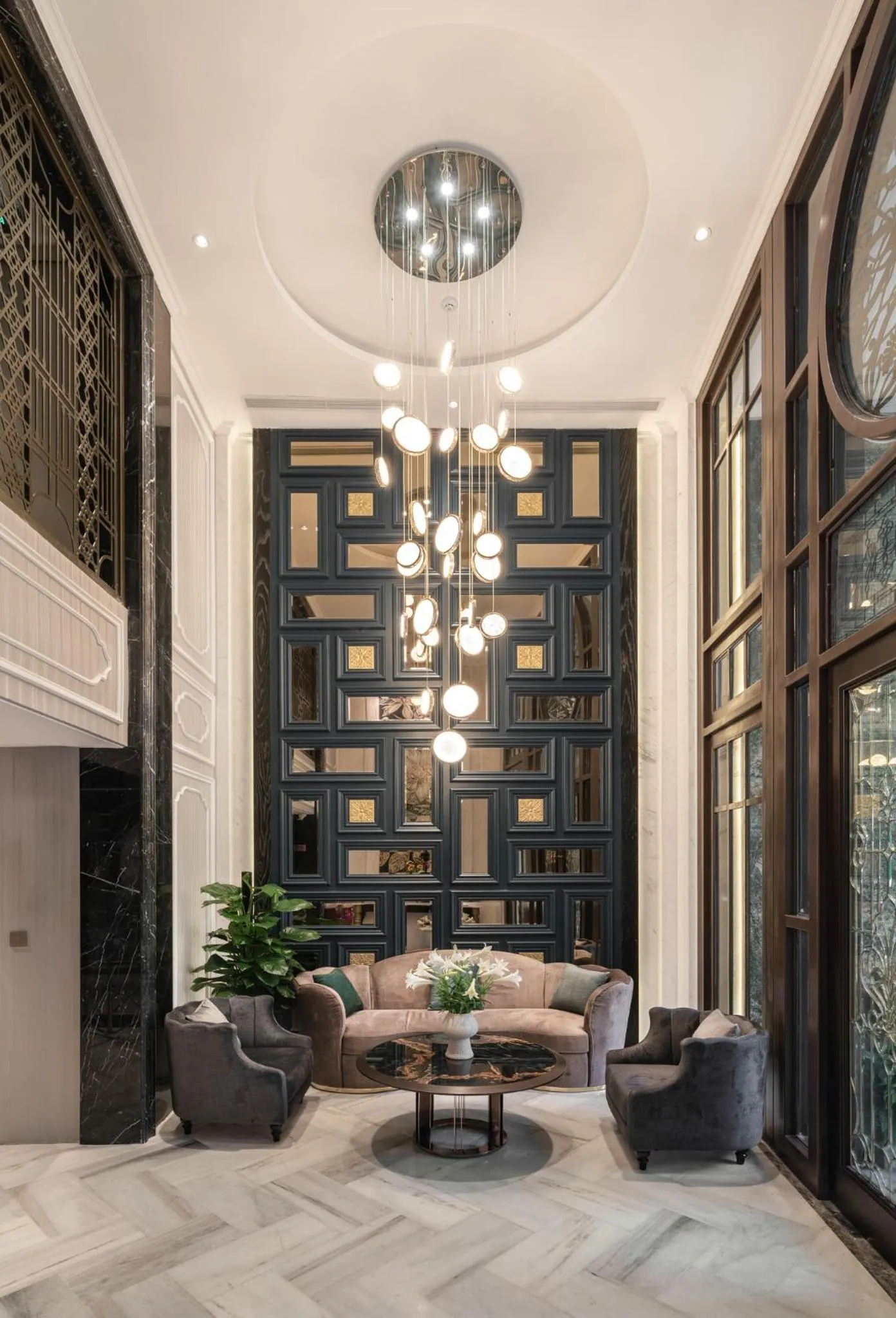 Lobby or reception in Luxe Paradise Premium Hotel Pham Hong Thai