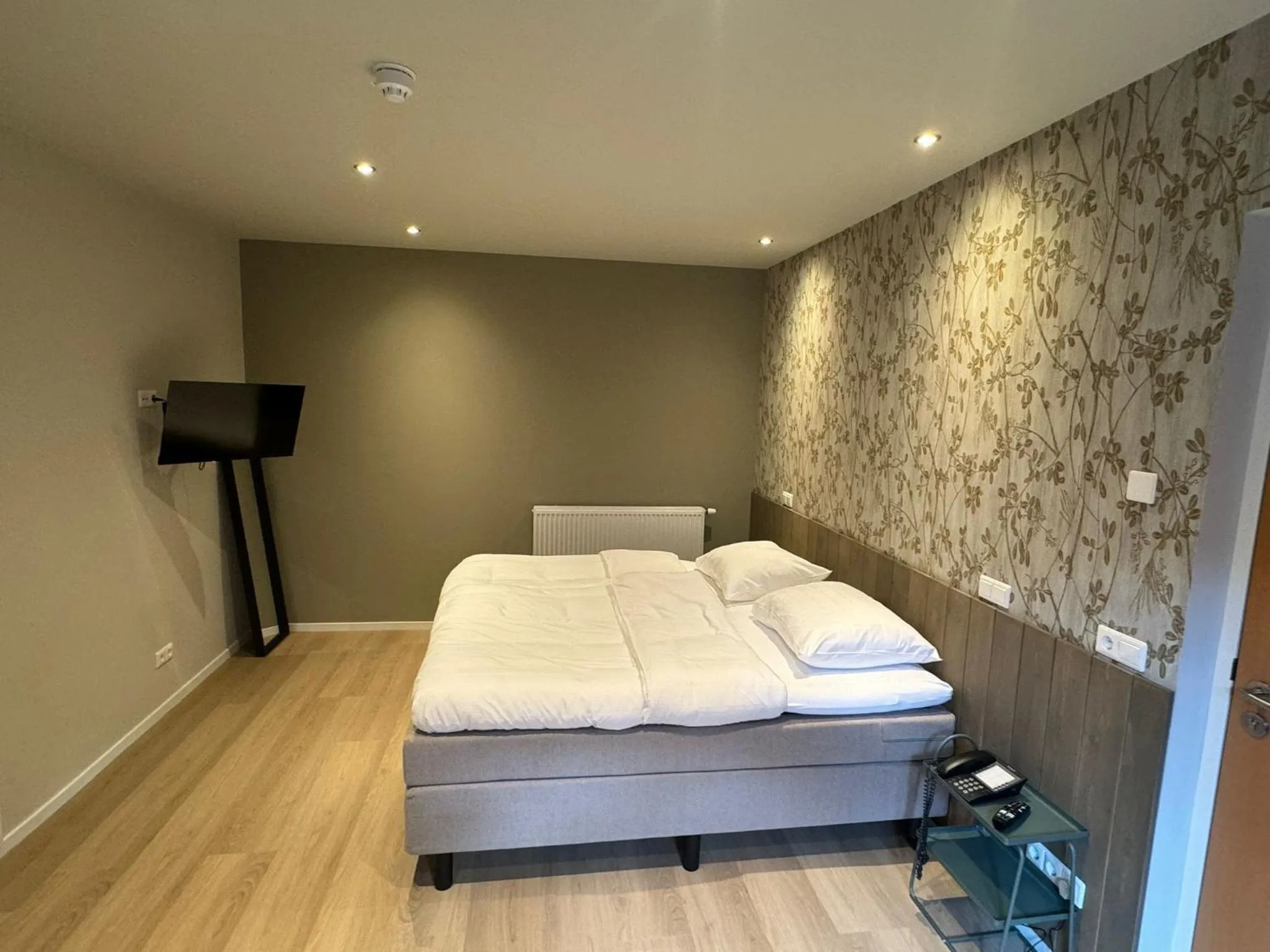 Restaurant/places to eat, Bed in Hotel Bemelmans