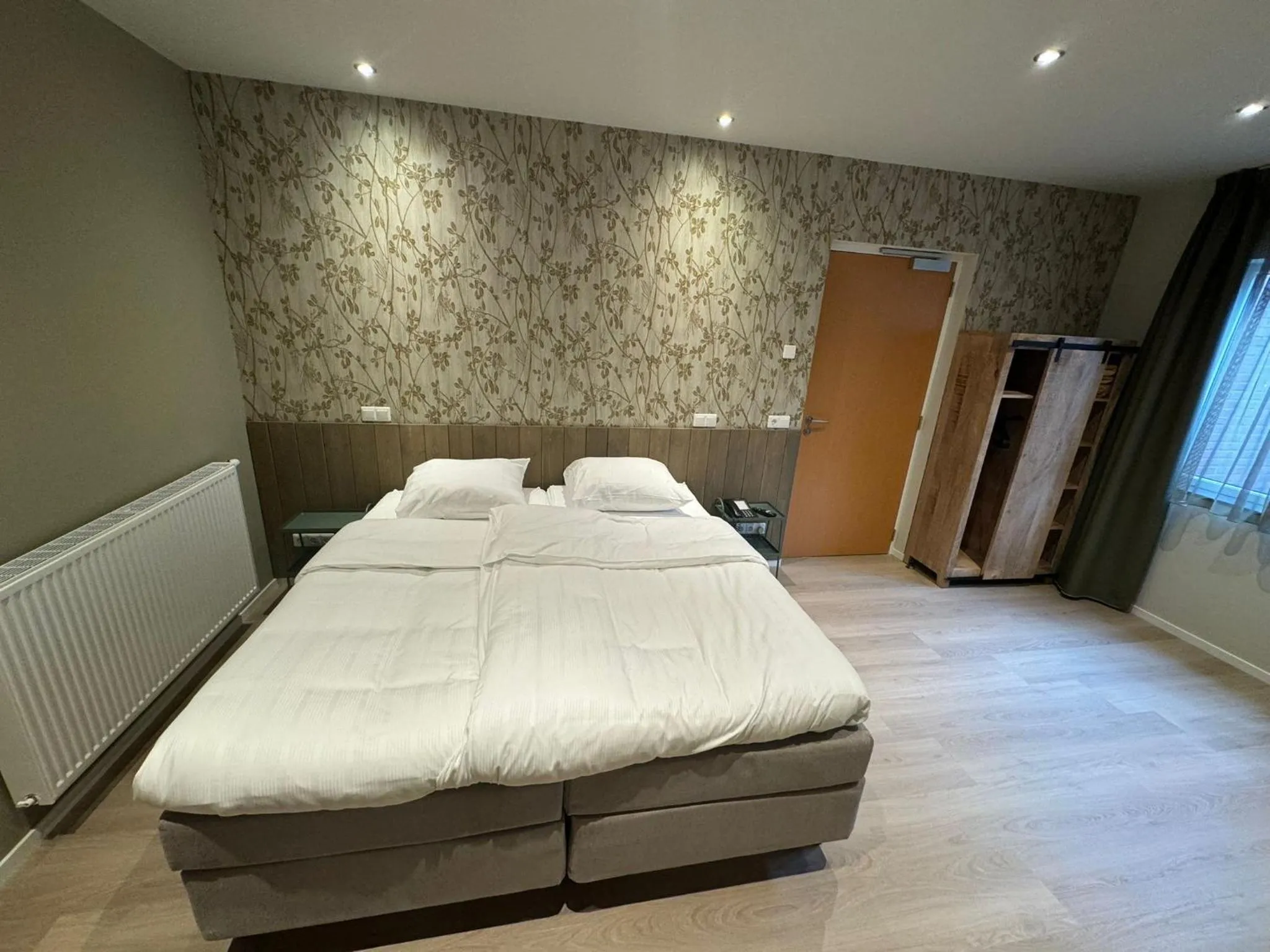 Restaurant/places to eat, Bed in Hotel Bemelmans