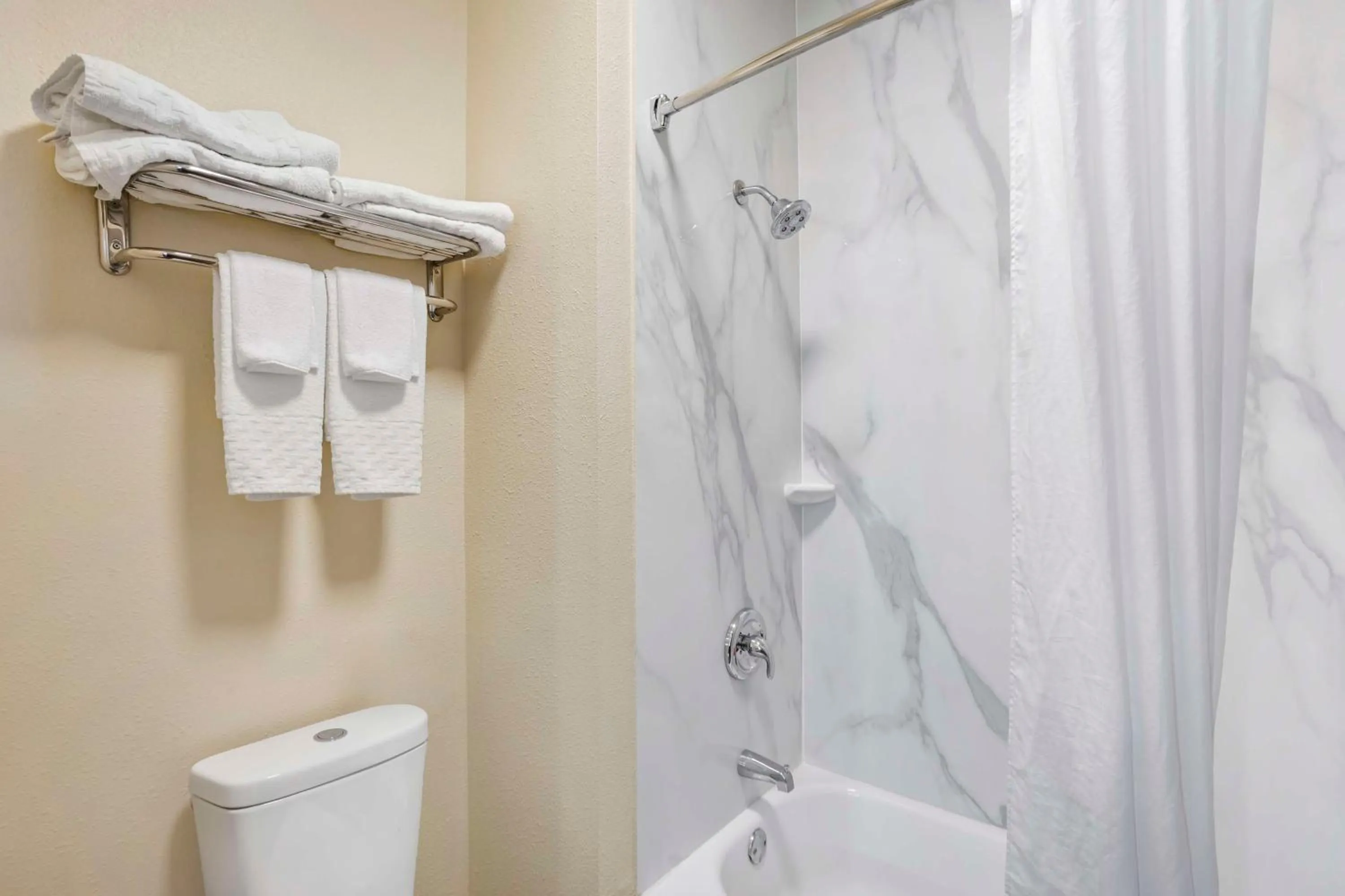 Bathroom in Best Western Carlisle