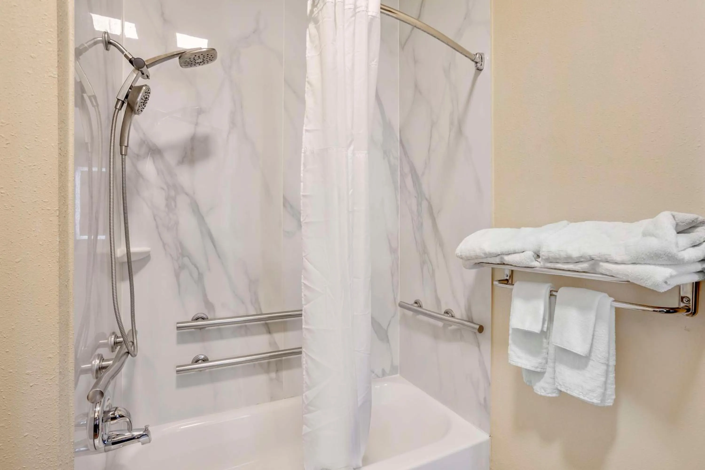 Bathroom in Best Western Carlisle