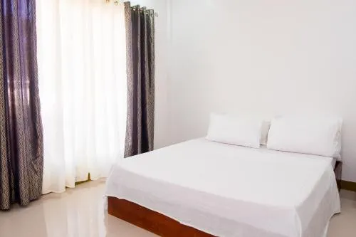 E & C TOURIST INN