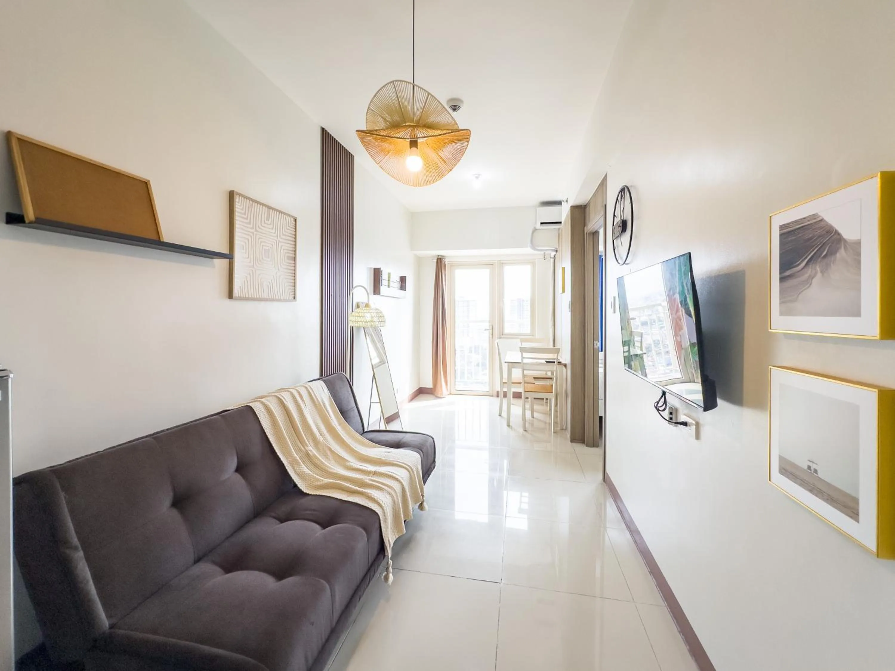 TV and multimedia in GemstoneBR in SMDC Coast Residences