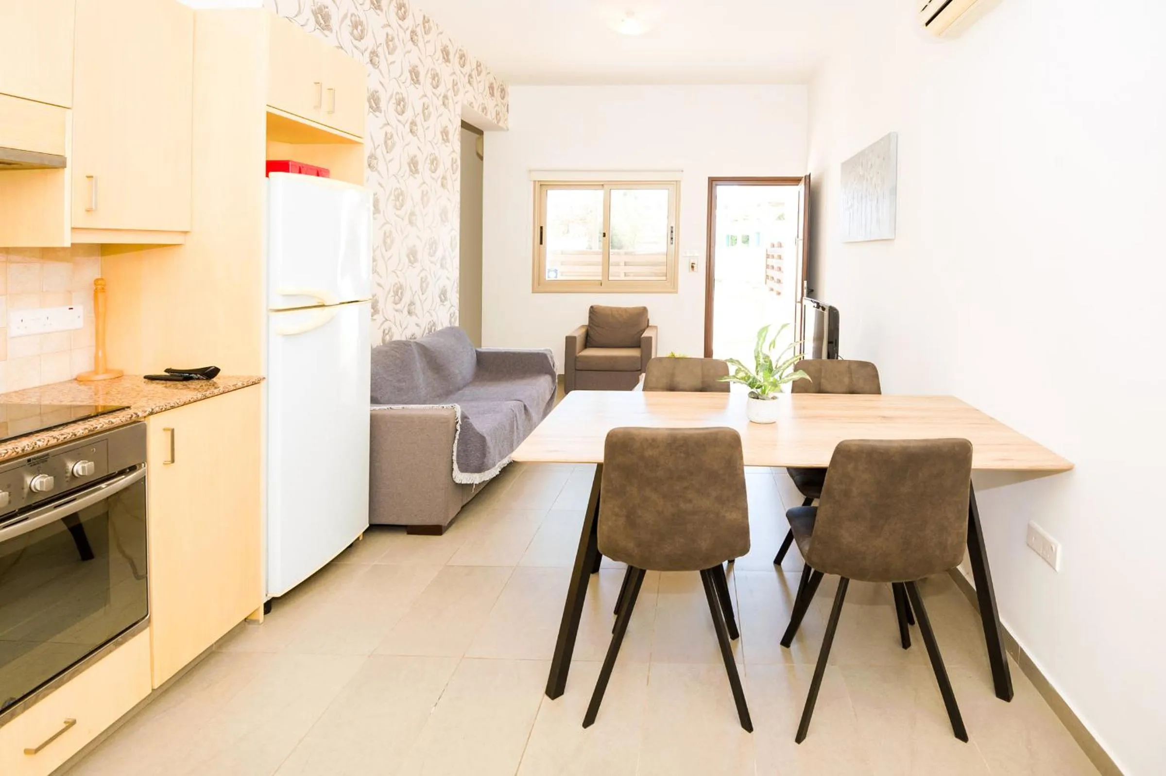 Dining area in Bowker Apartment