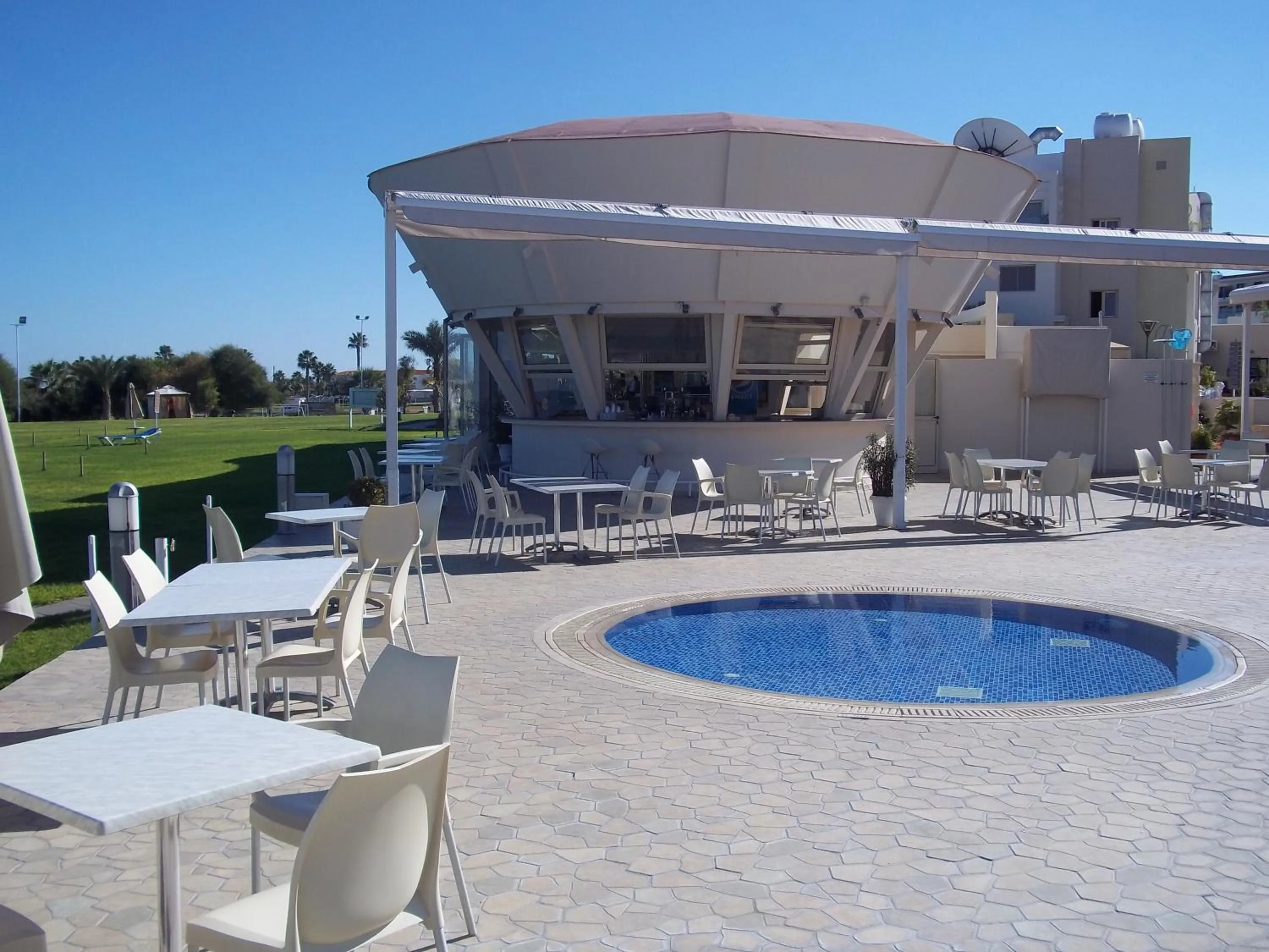 Swimming pool in Bowker Apartment