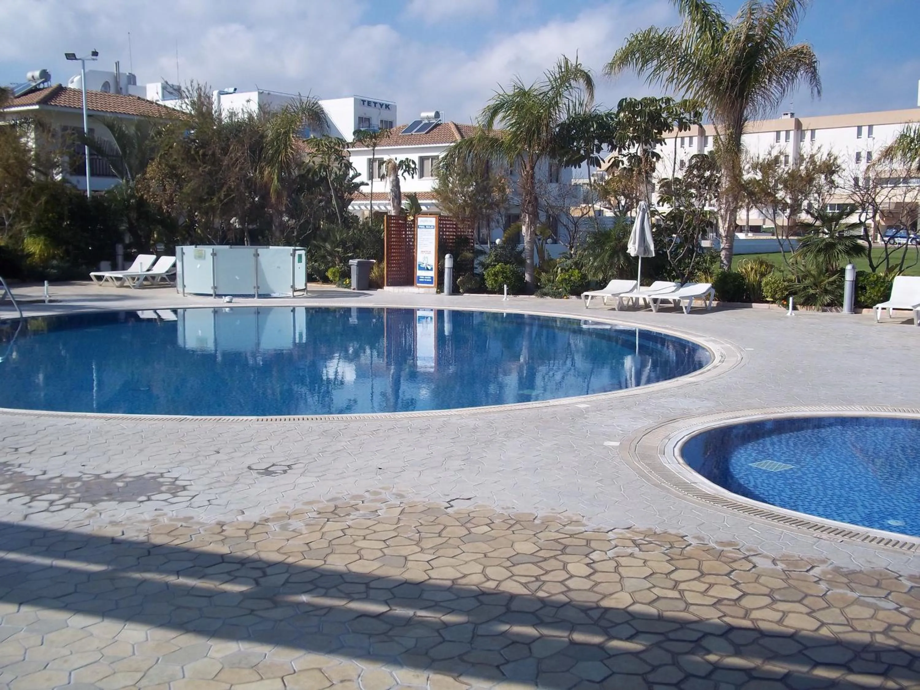 Swimming pool in Bowker Apartment