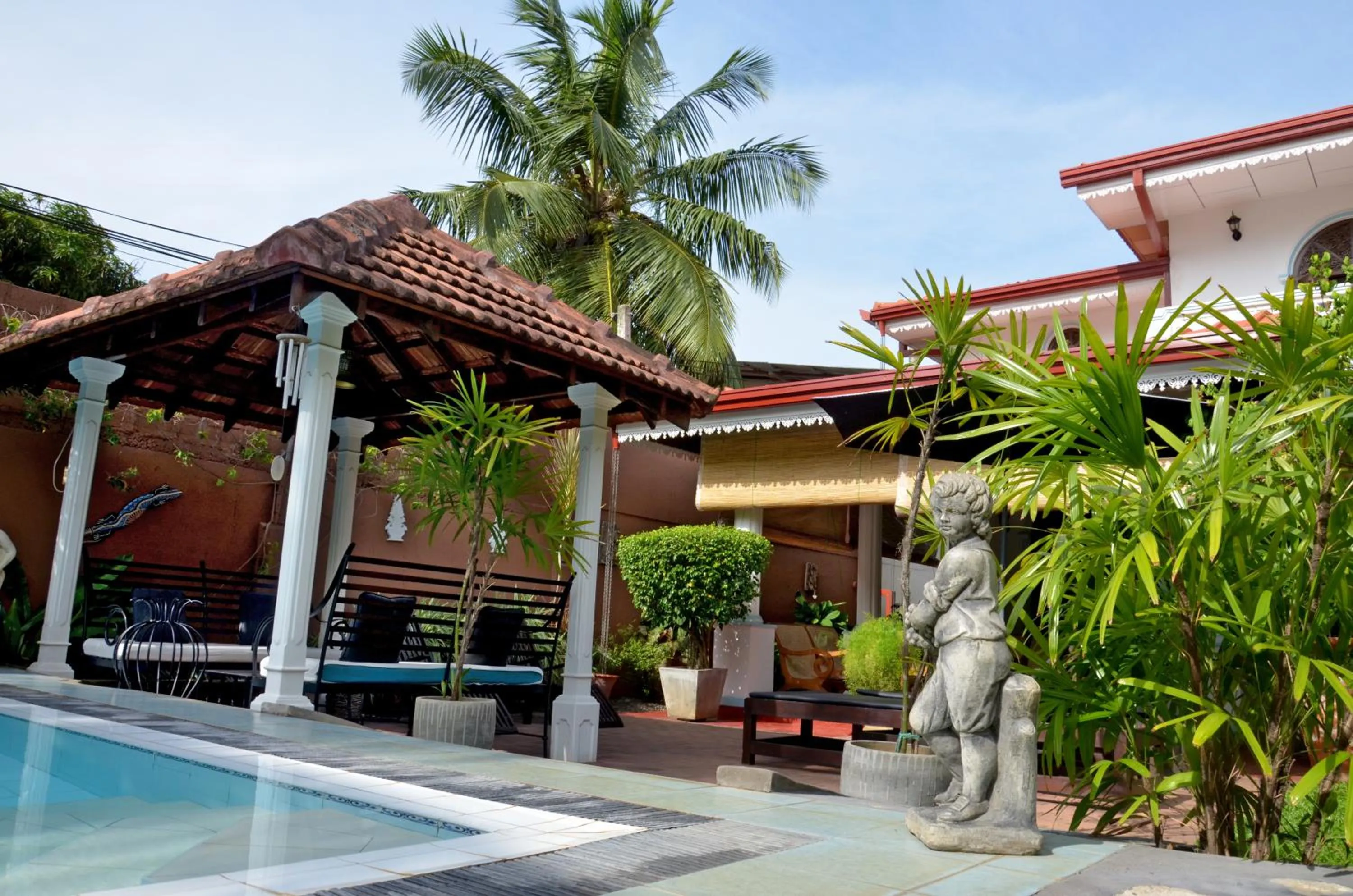 Swimming pool in Ayubowan Guesthouse