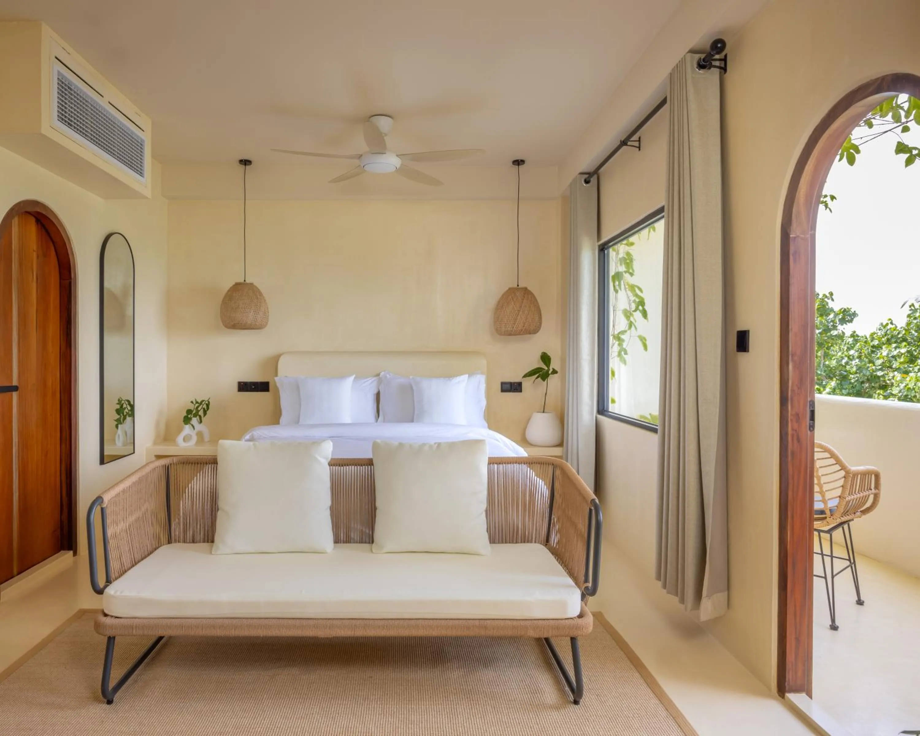 Photo of the whole room, Bed in Isla Retreat