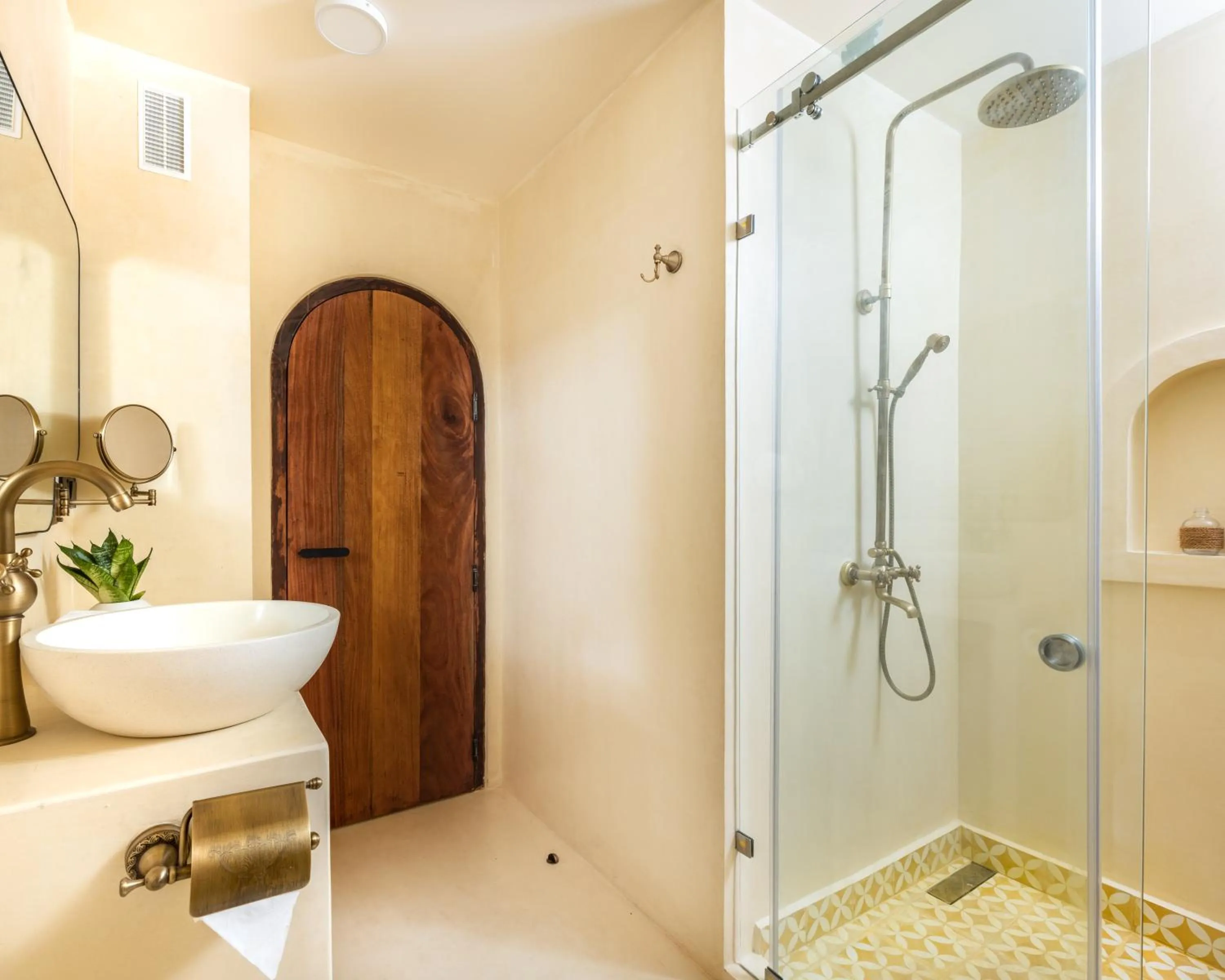 Shower in Isla Retreat