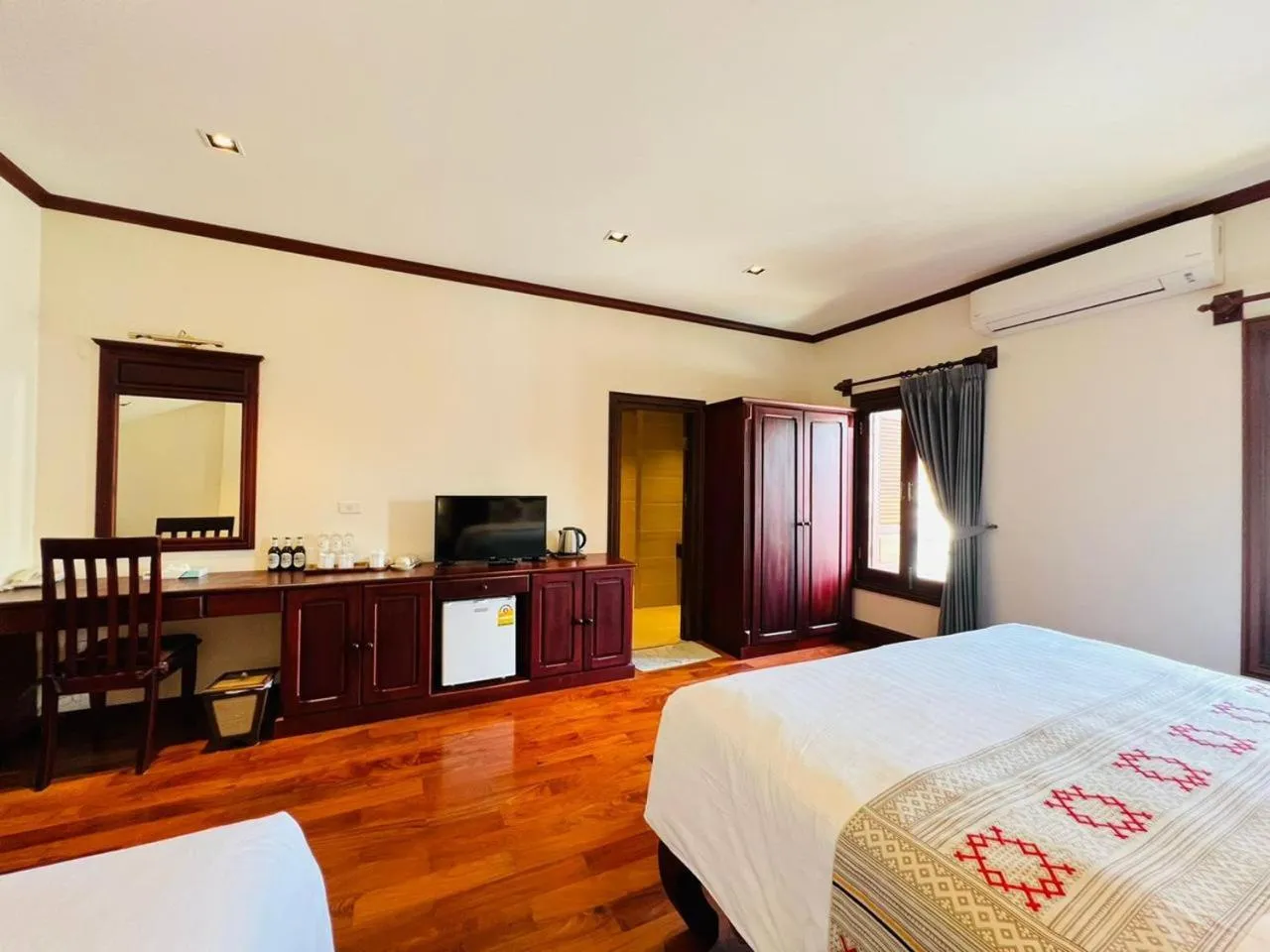 hair dresser, Bed in Houngvilai Hotel