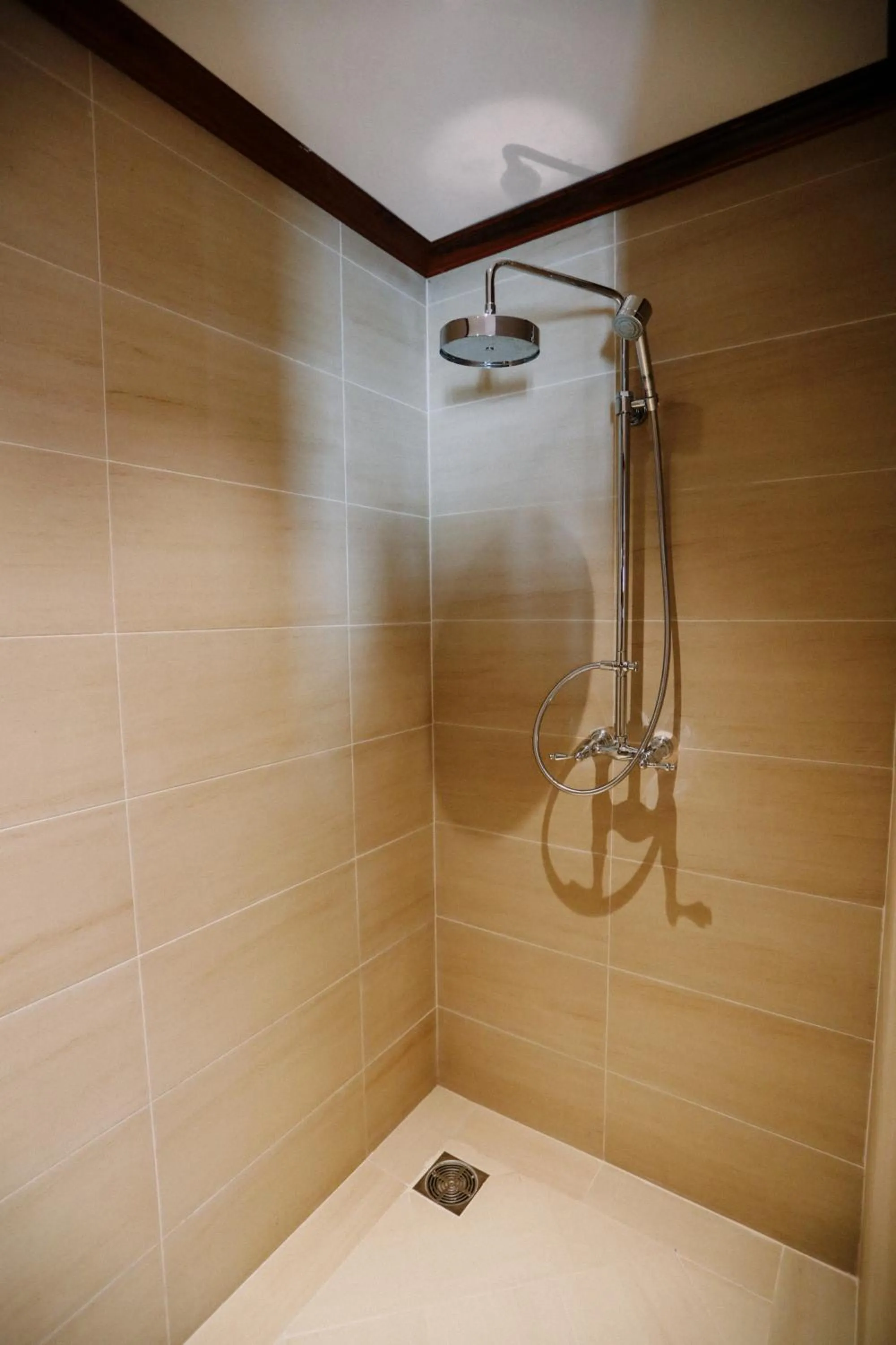 Shower in Houngvilai Hotel