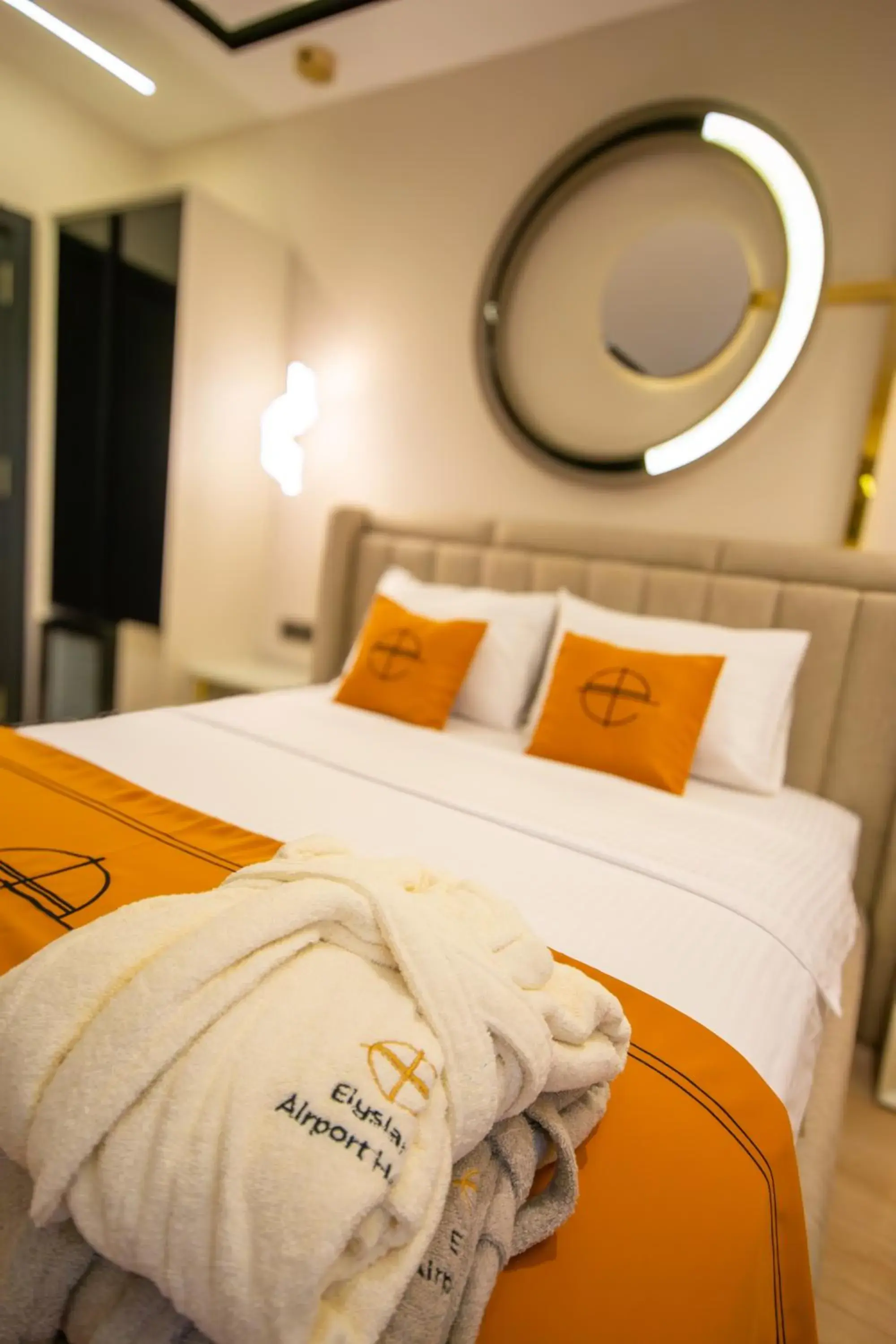 Property building, Bed in Elysian Airport Hotel & Restaurant Property building, Bed in Elysian Airport Hotel & Restaurant