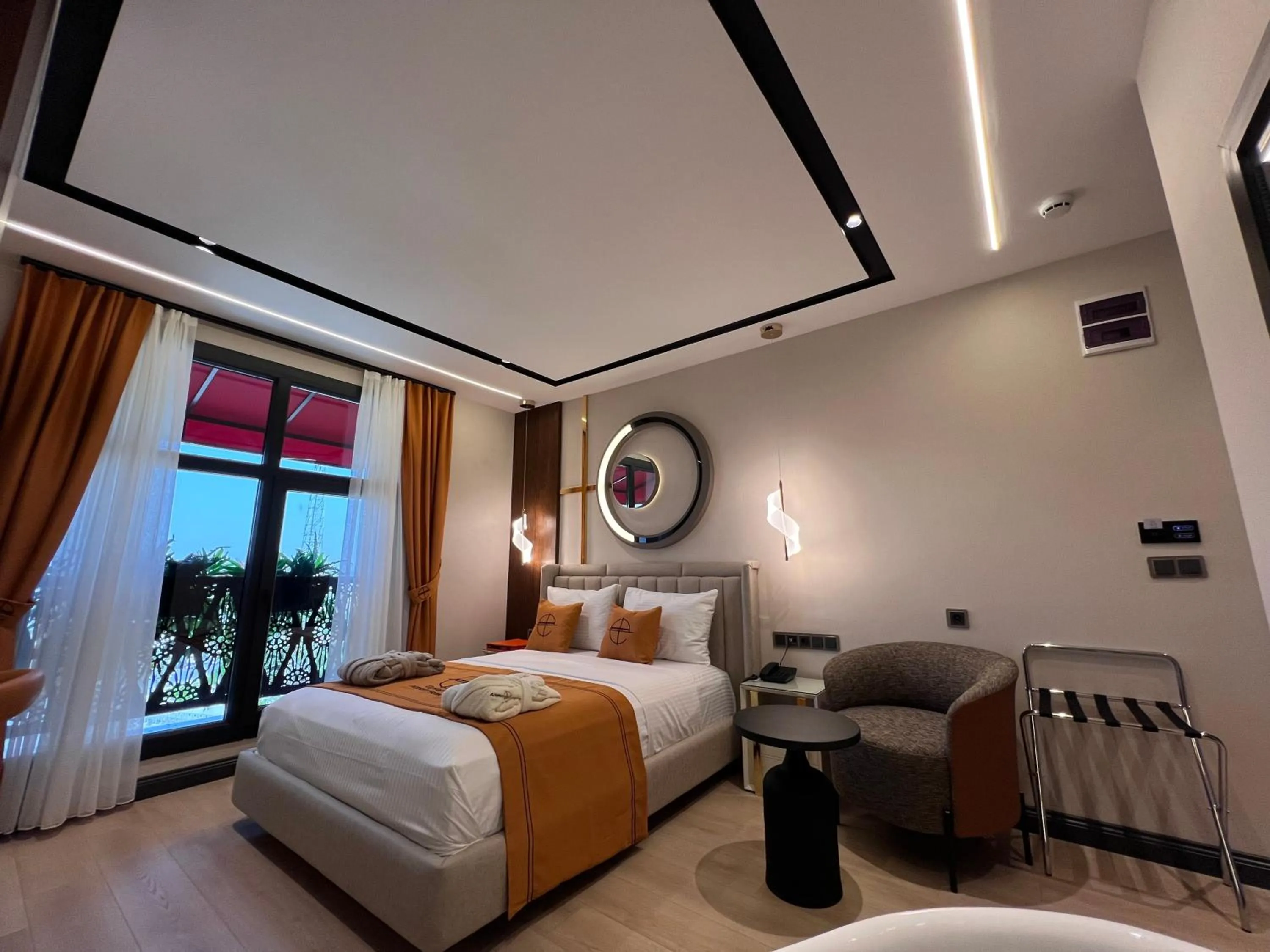 Photo of the whole room, Bed in Elysian Airport Hotel & Restaurant