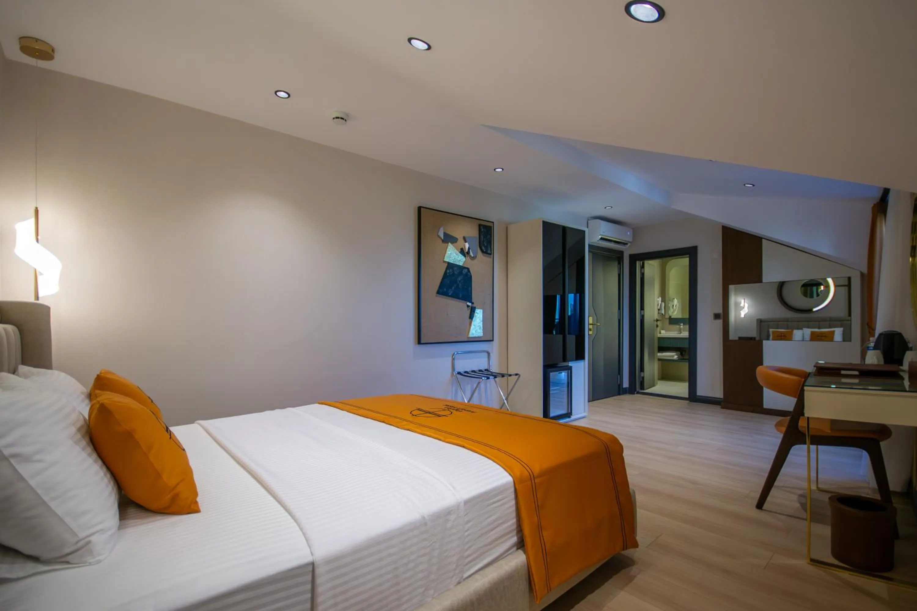 Bed in Elysian Airport Hotel & Restaurant