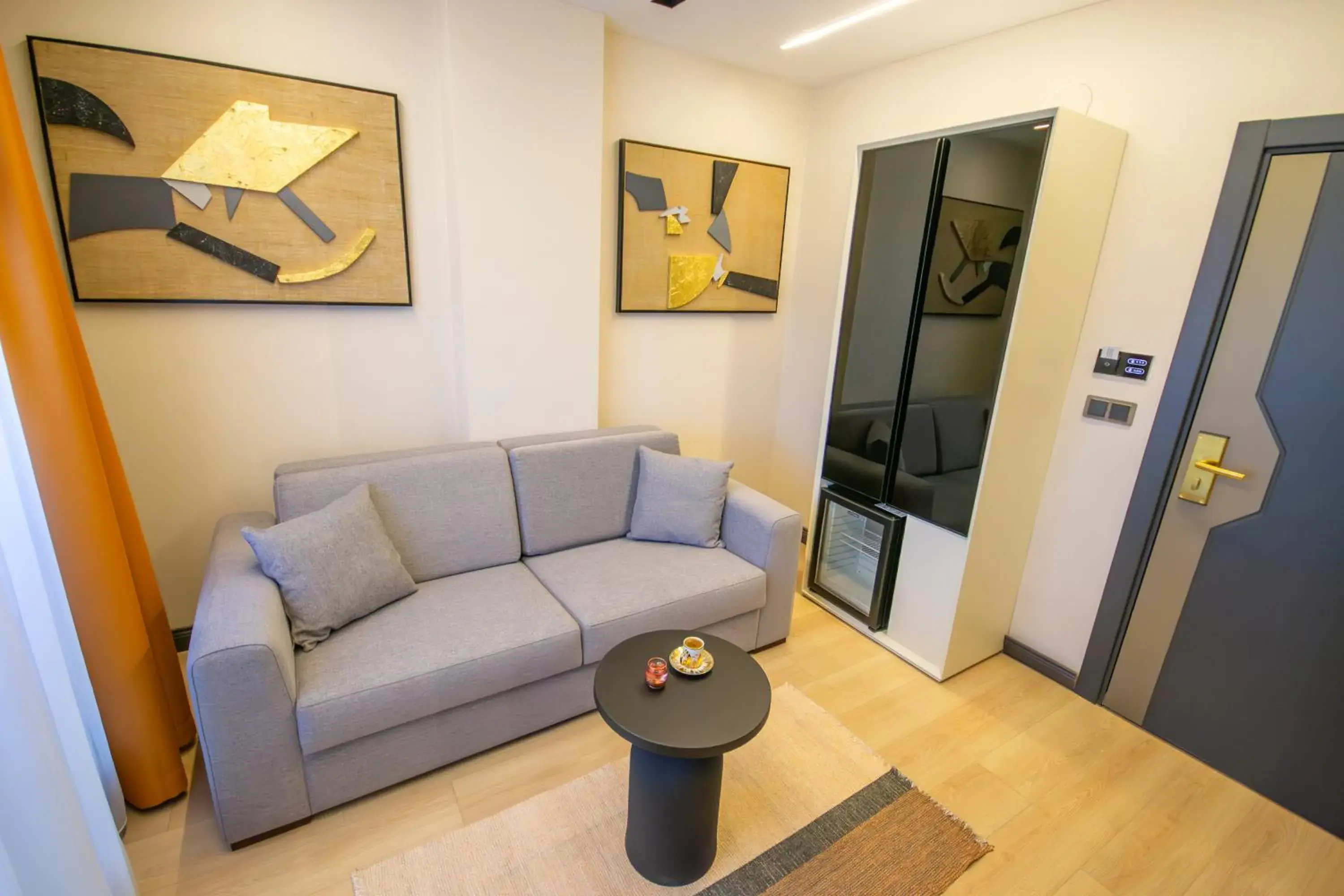 Living room in Elysian Airport Hotel & Restaurant Living room in Elysian Airport Hotel & Restaurant