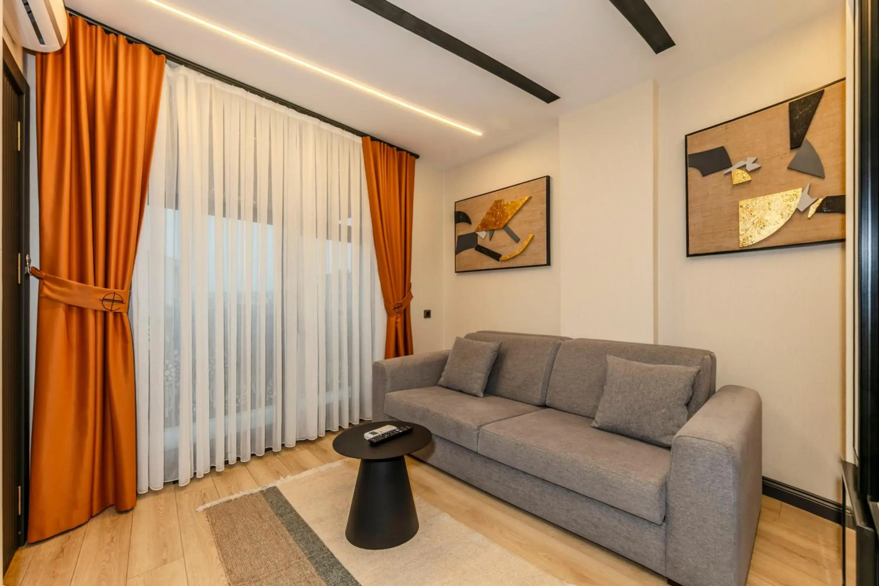 Living room in Elysian Airport Hotel & Restaurant Living room in Elysian Airport Hotel & Restaurant