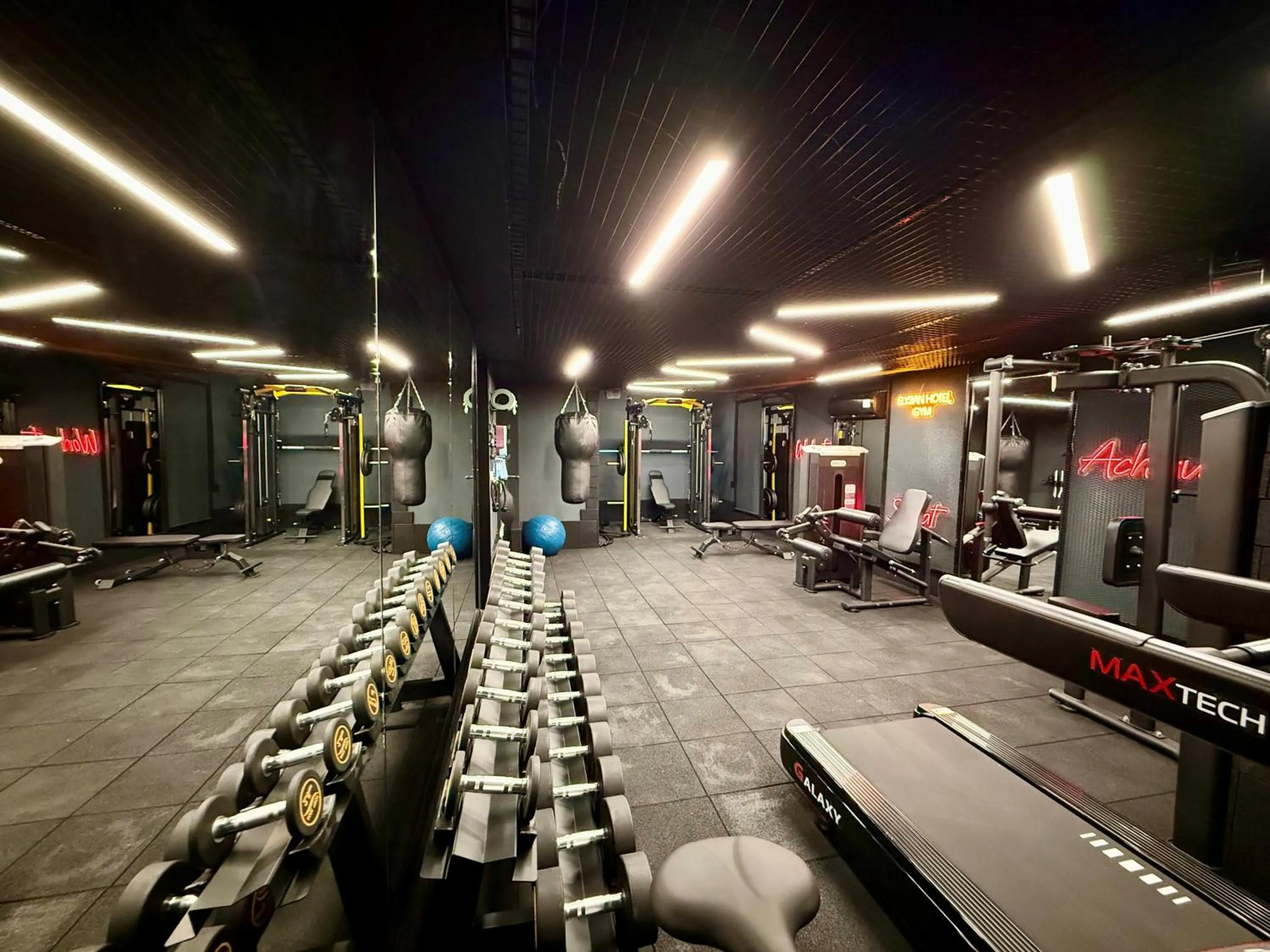 Fitness centre/facilities in Elysian Airport Hotel & Restaurant