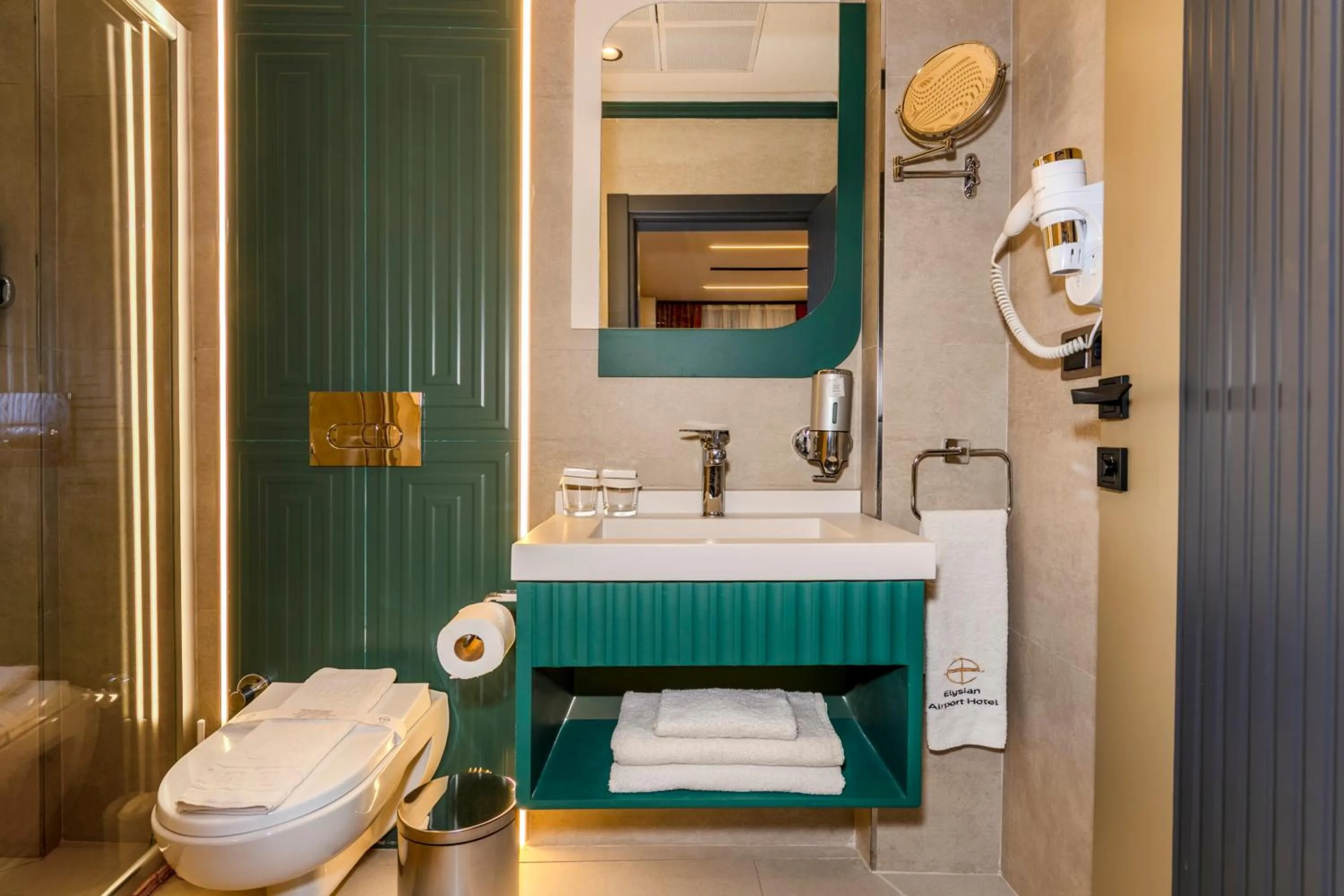 Bathroom in Elysian Airport Hotel & Restaurant